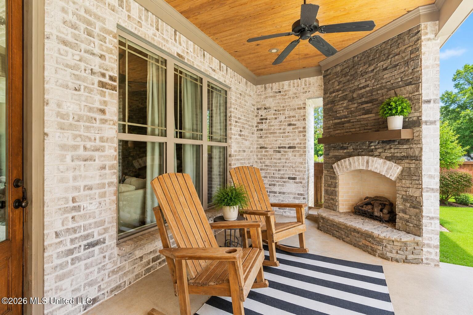 112 Laurelwood Trail Property Photo 6