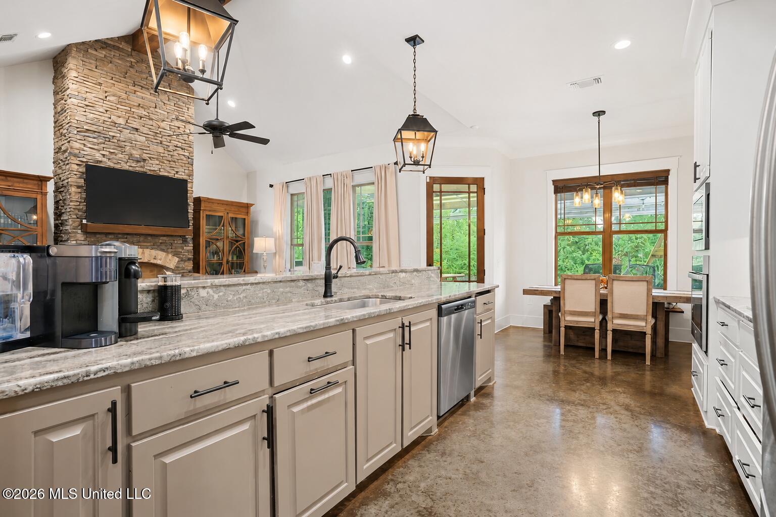 112 Laurelwood Trail Property Photo 15