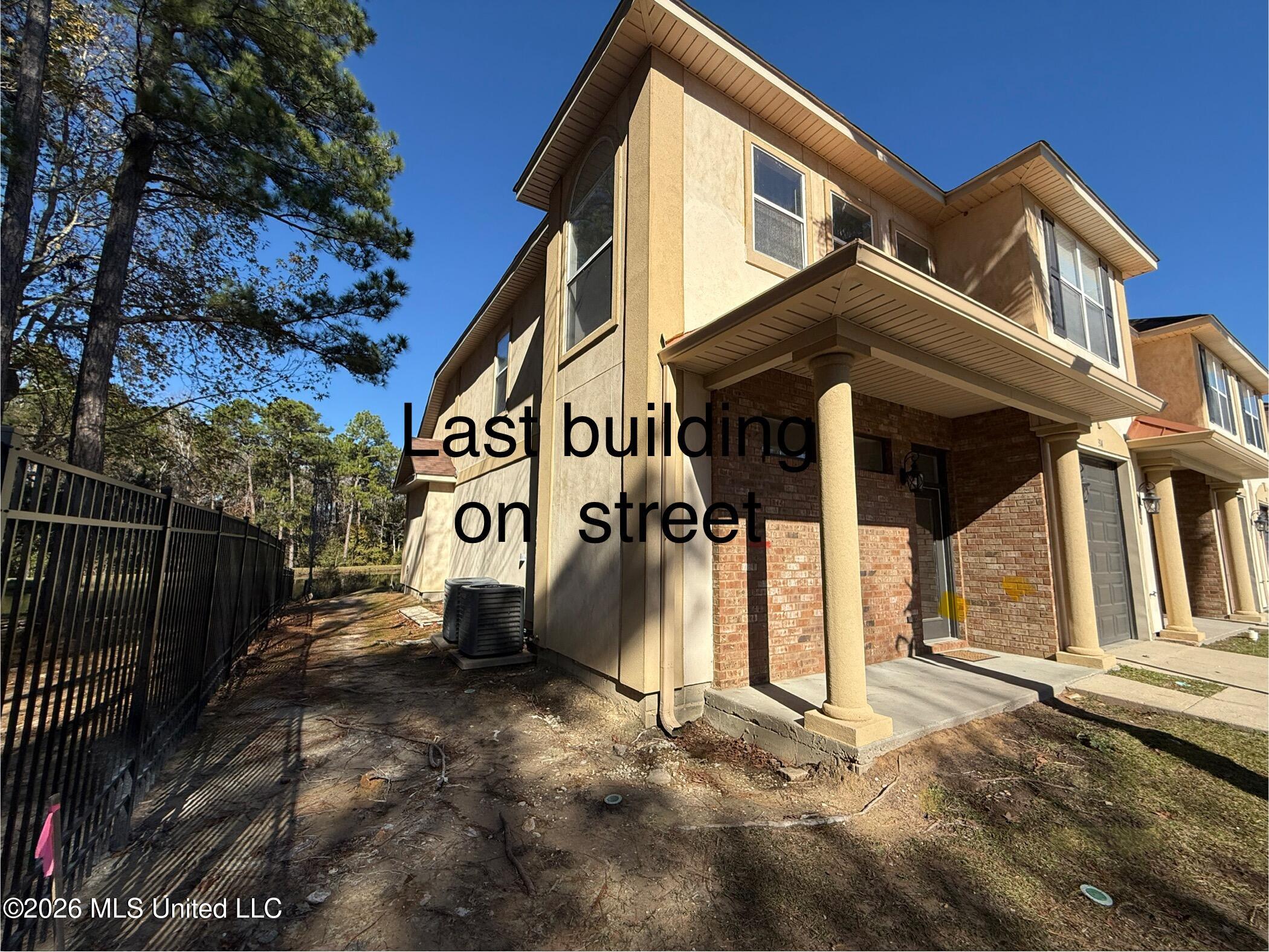 212 Capri Place Property Photo 5