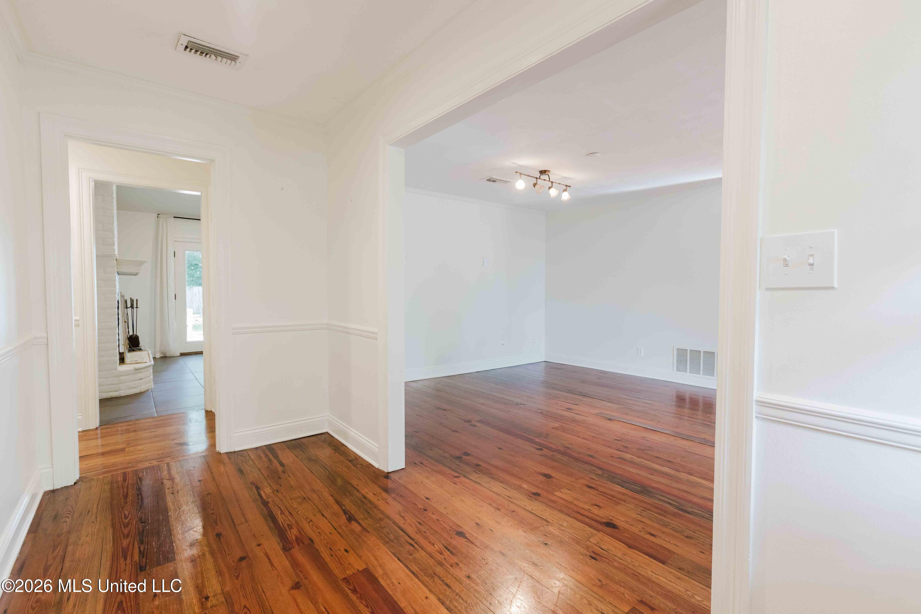 5355 Suffolk Drive Property Photo 5
