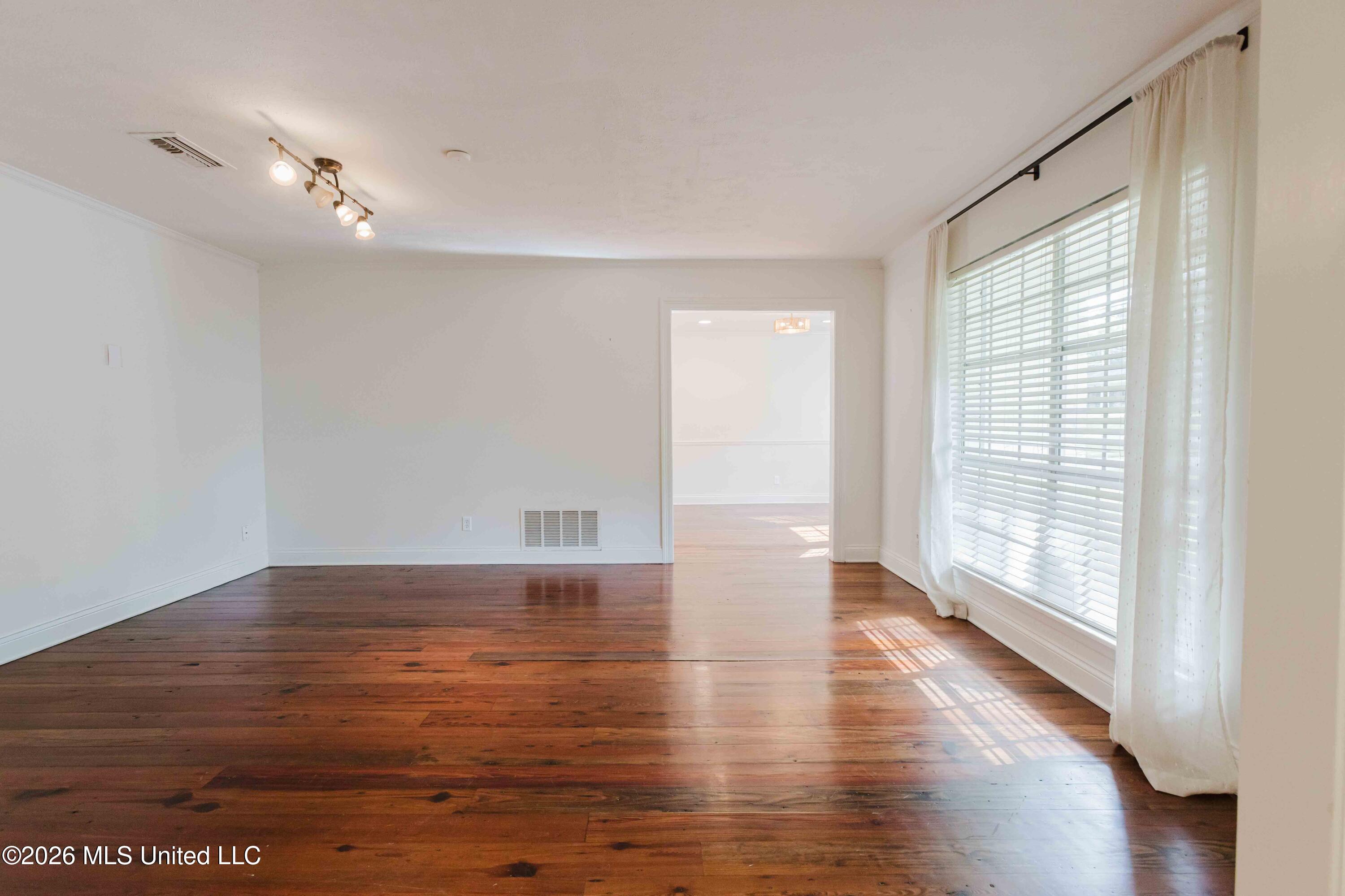 5355 Suffolk Drive Property Photo 7