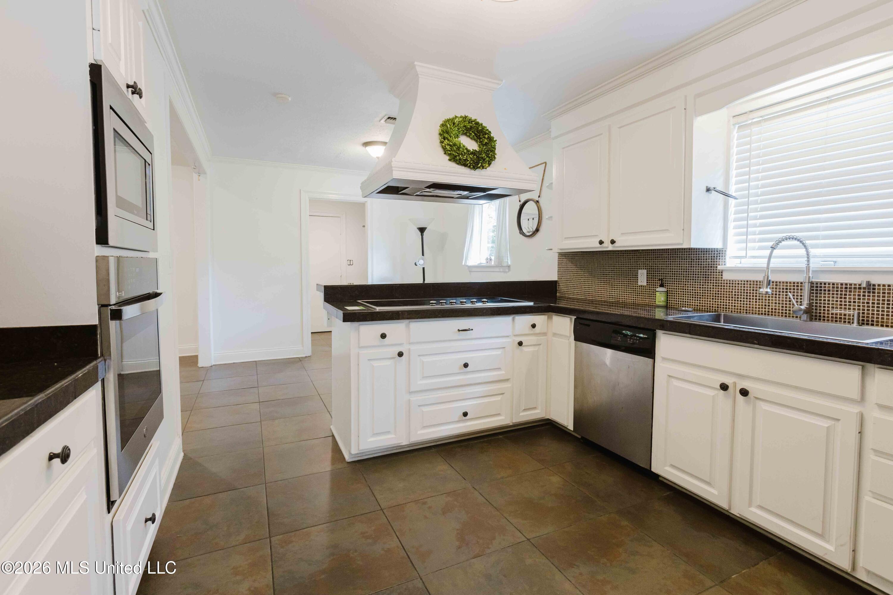 5355 Suffolk Drive Property Photo 10