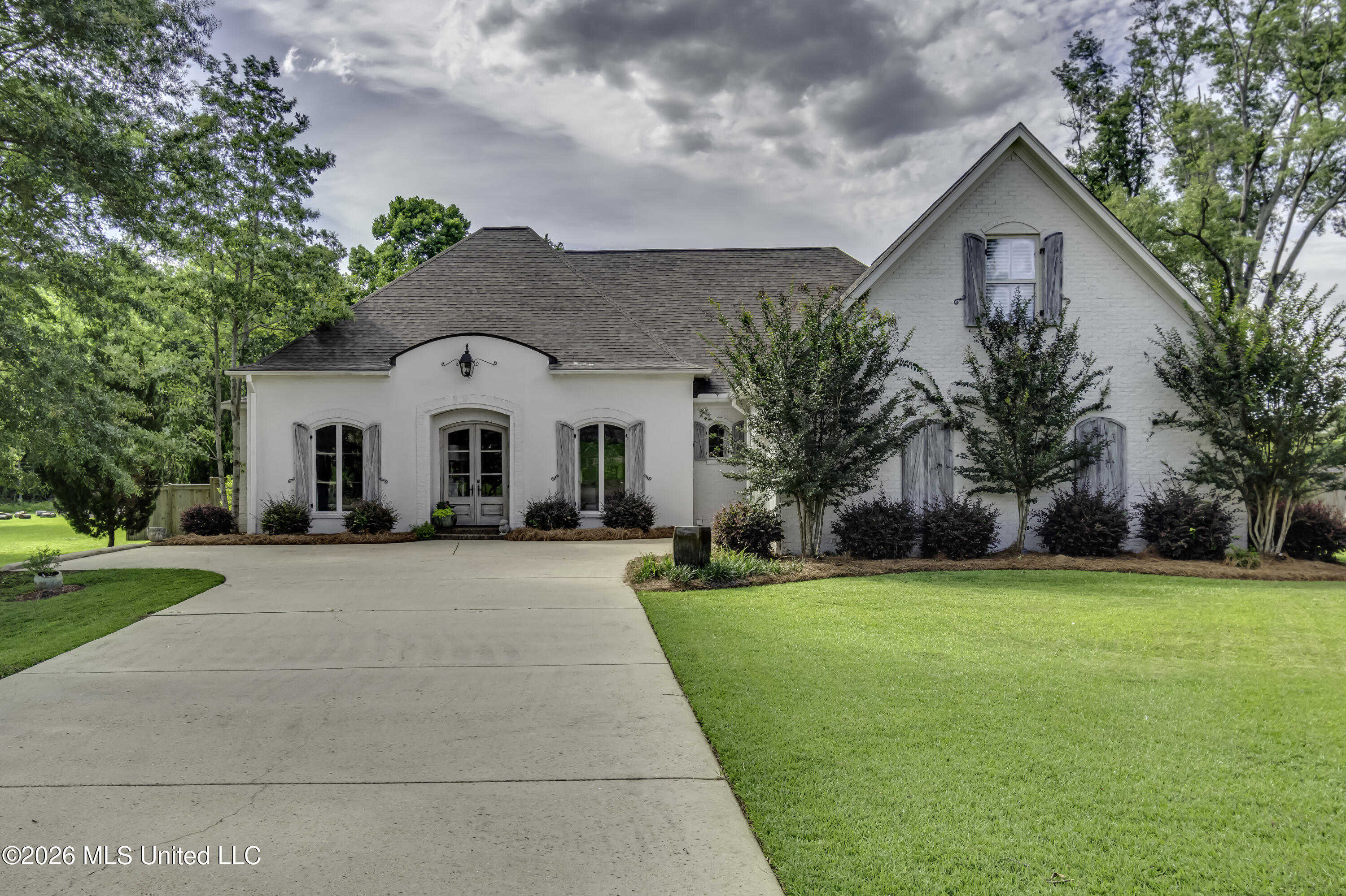 110 Meadow Park Drive Property Photo 1