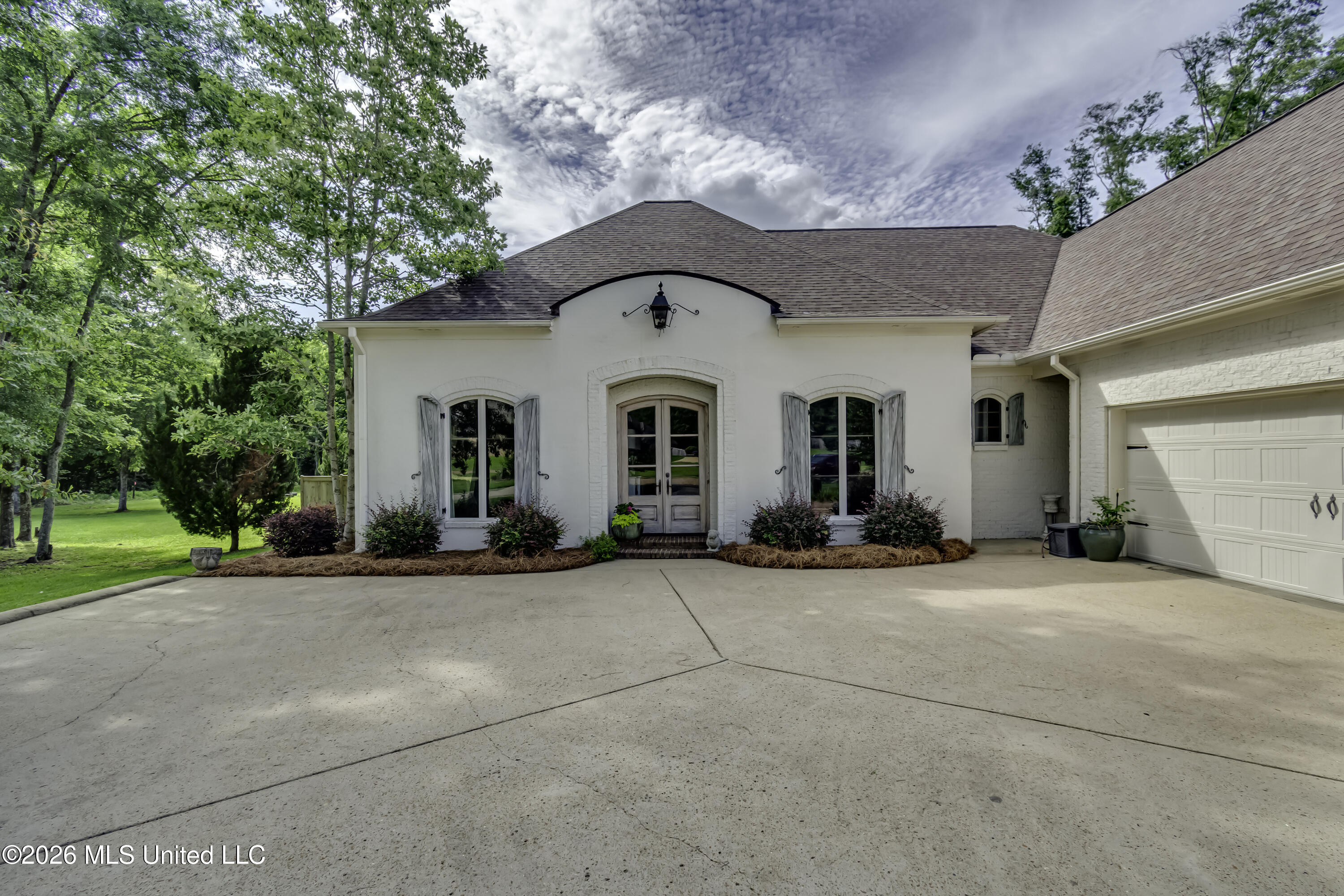 110 Meadow Park Drive Property Photo 2