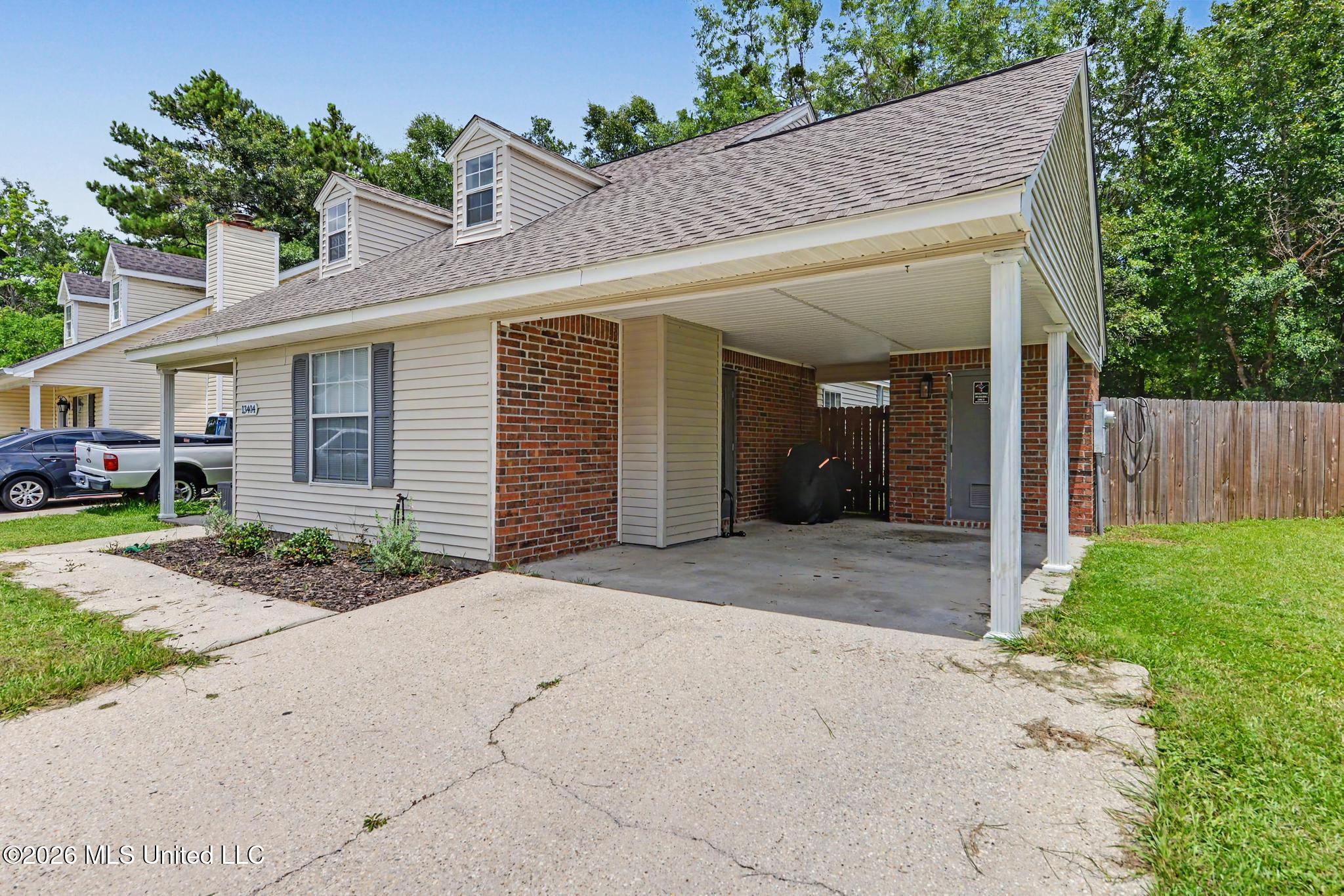 13404 Locust Hill Drive Property Photo 2