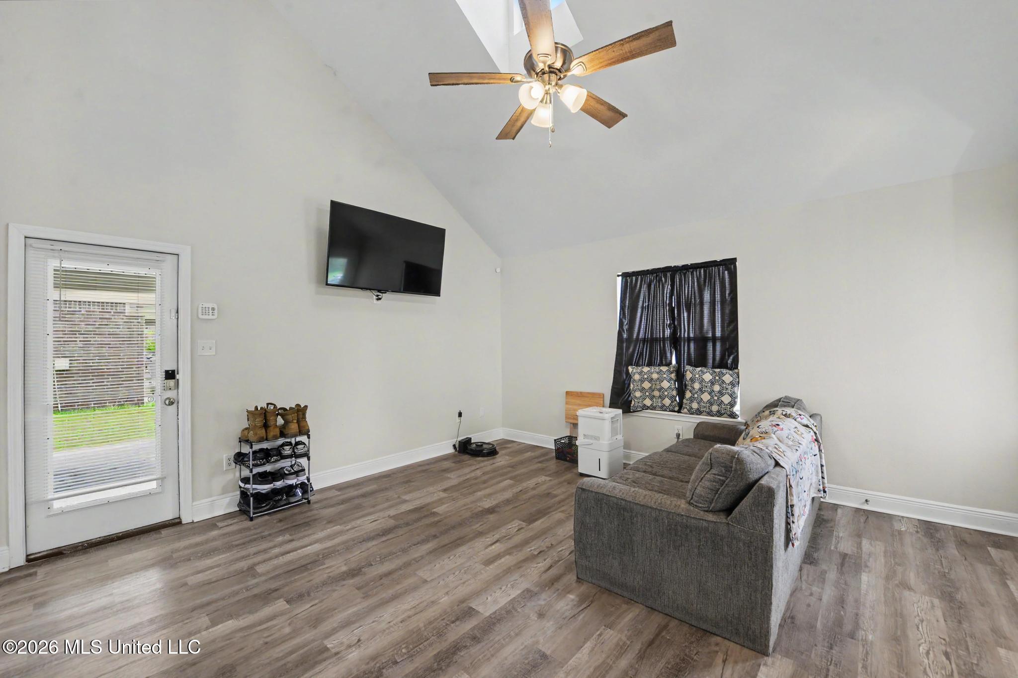 13404 Locust Hill Drive Property Photo 3