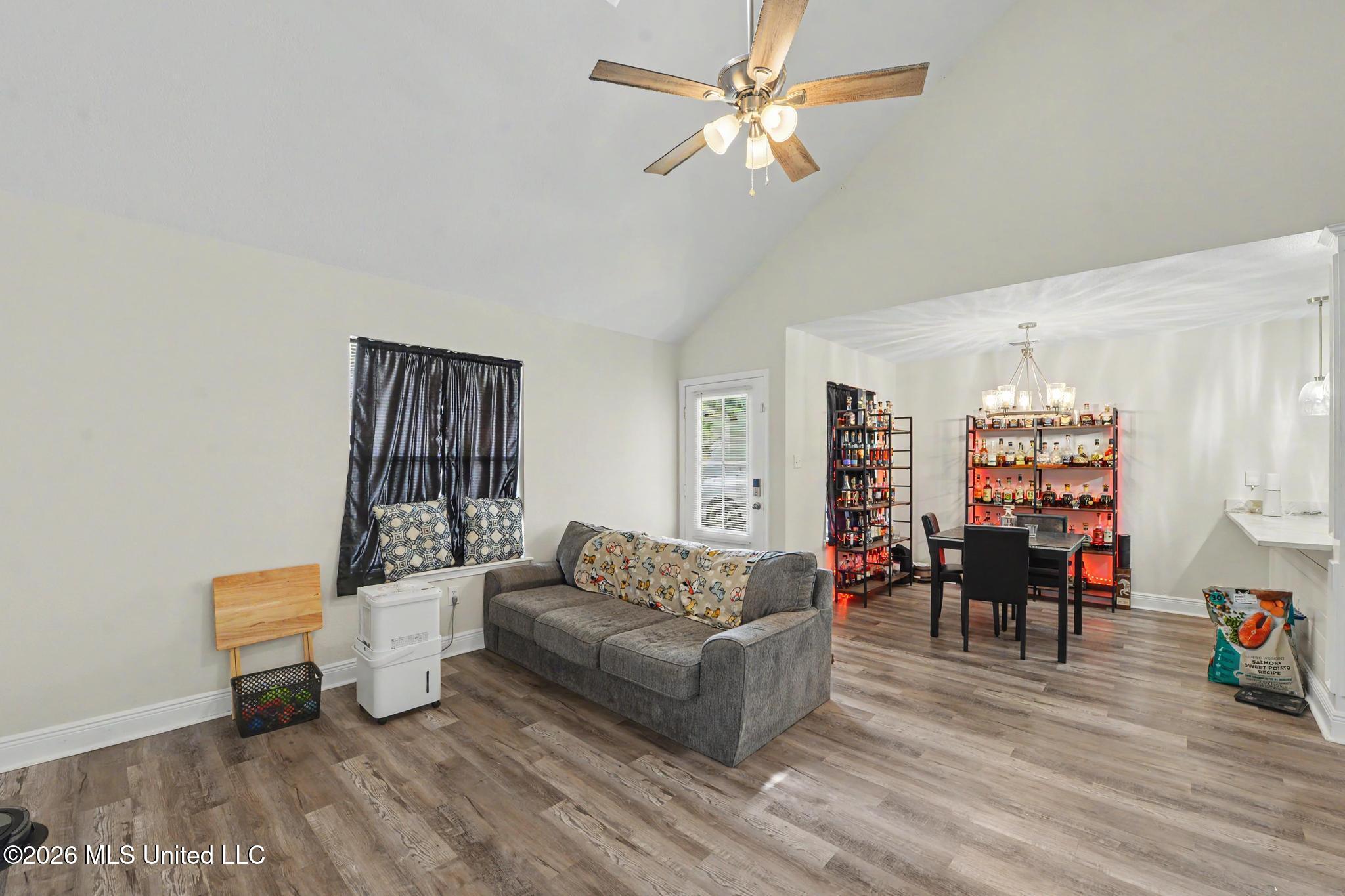 13404 Locust Hill Drive Property Photo 5