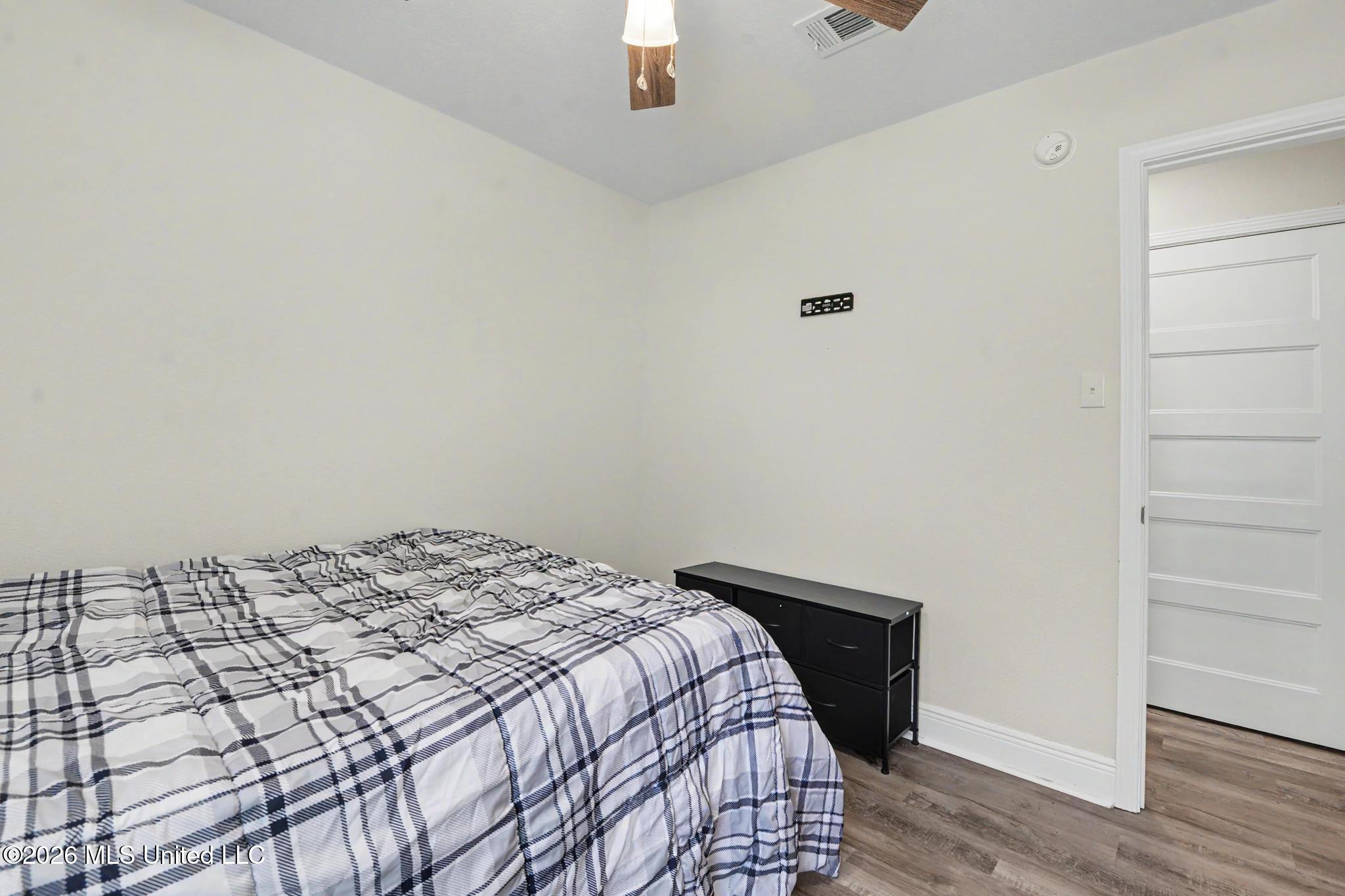 13404 Locust Hill Drive Property Photo 14