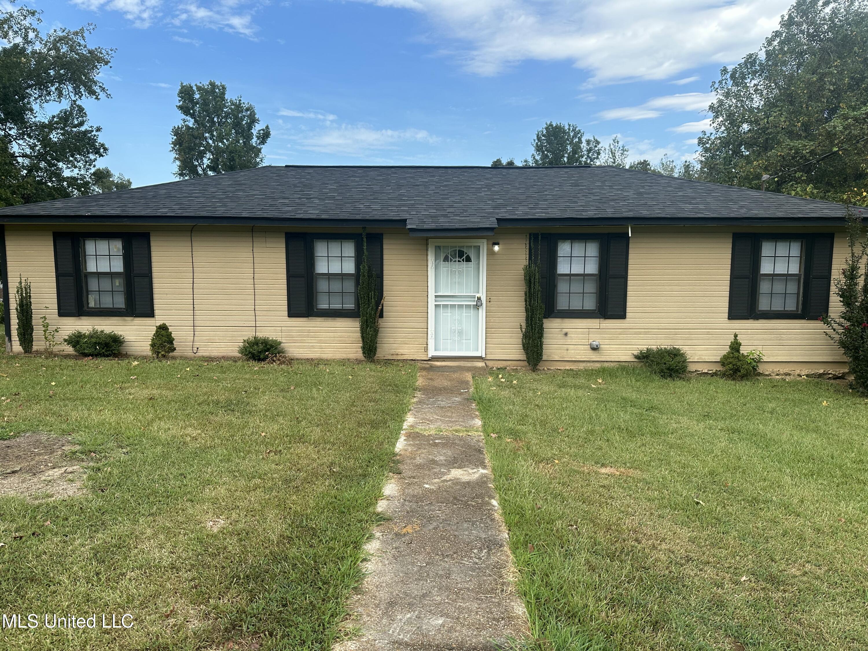 103 Sherwood Drive Property Photo 1