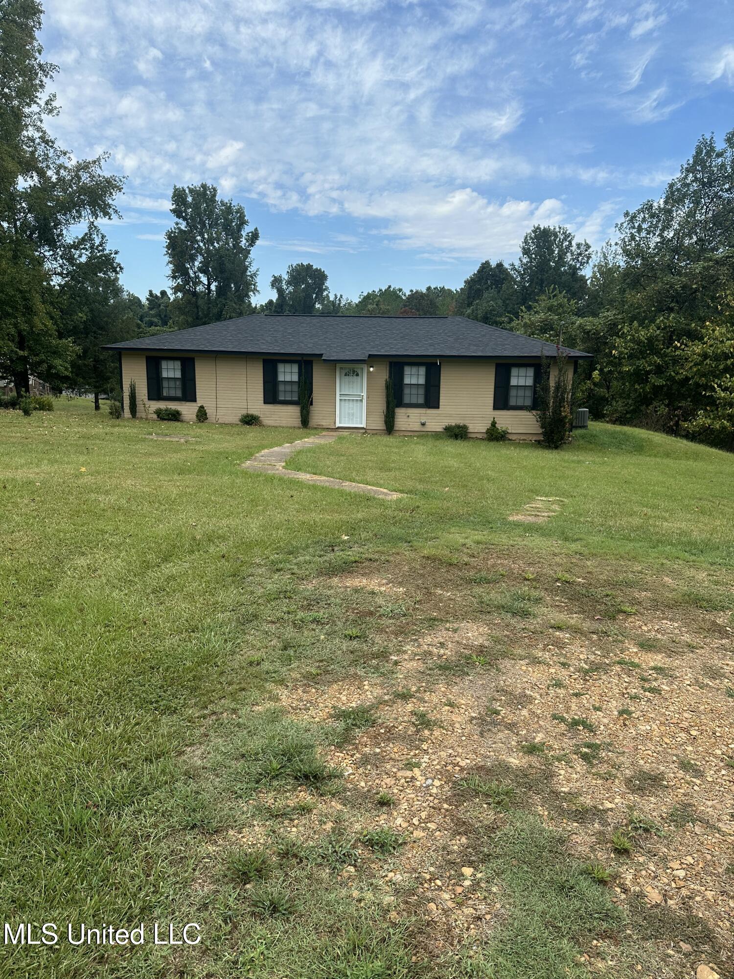 103 Sherwood Drive Property Photo 2