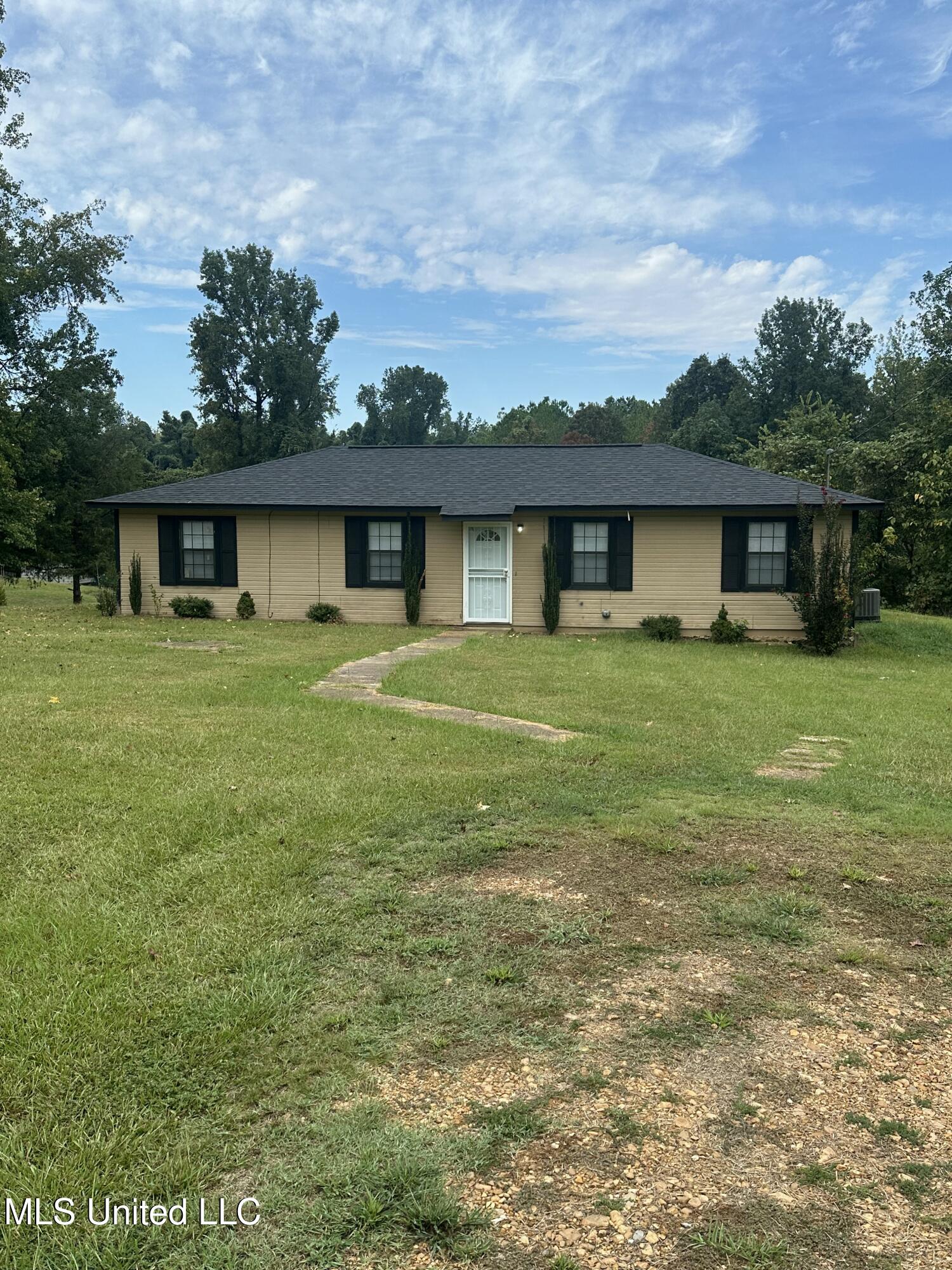 103 Sherwood Drive Property Photo 3