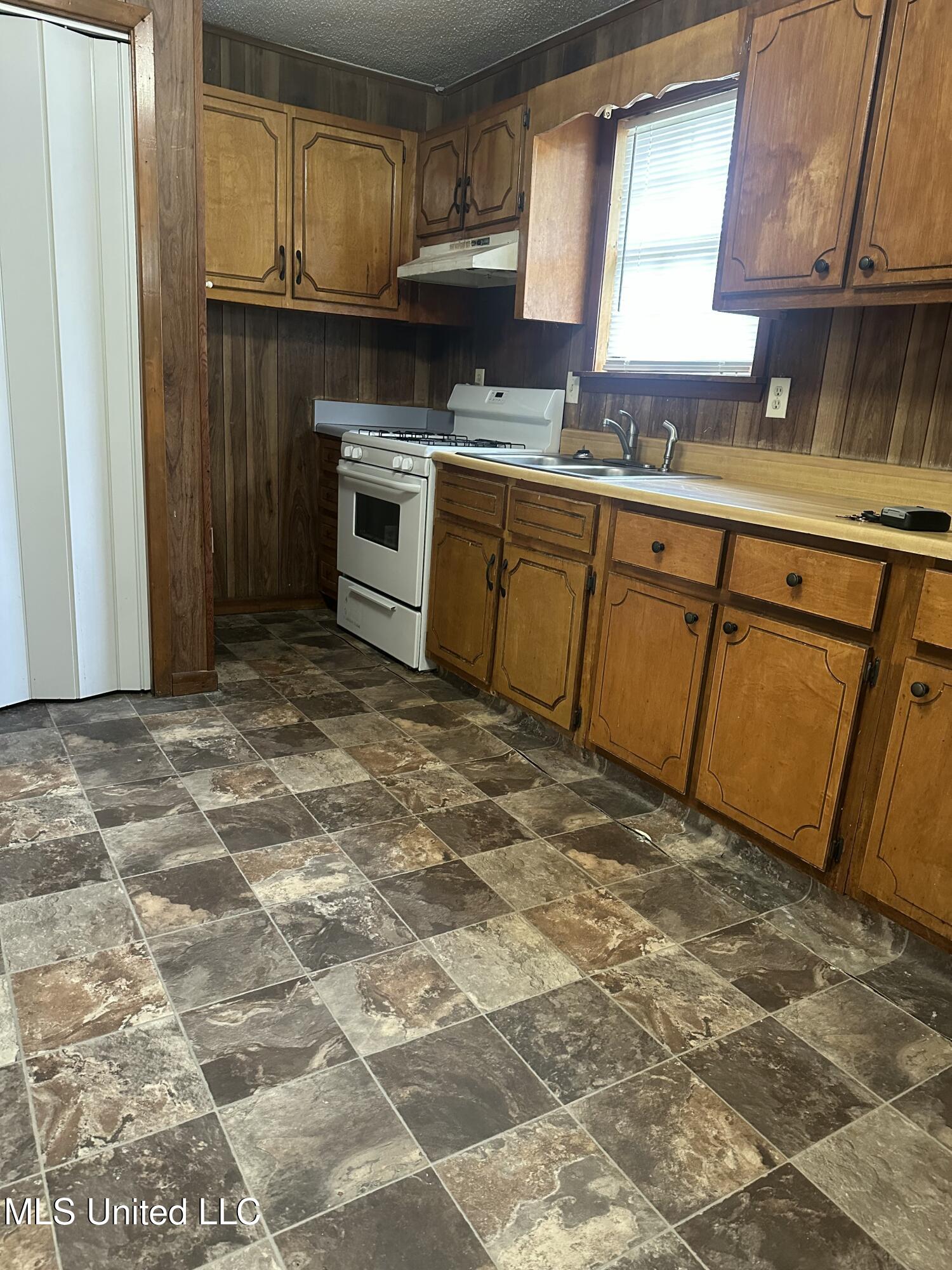 103 Sherwood Drive Property Photo 12