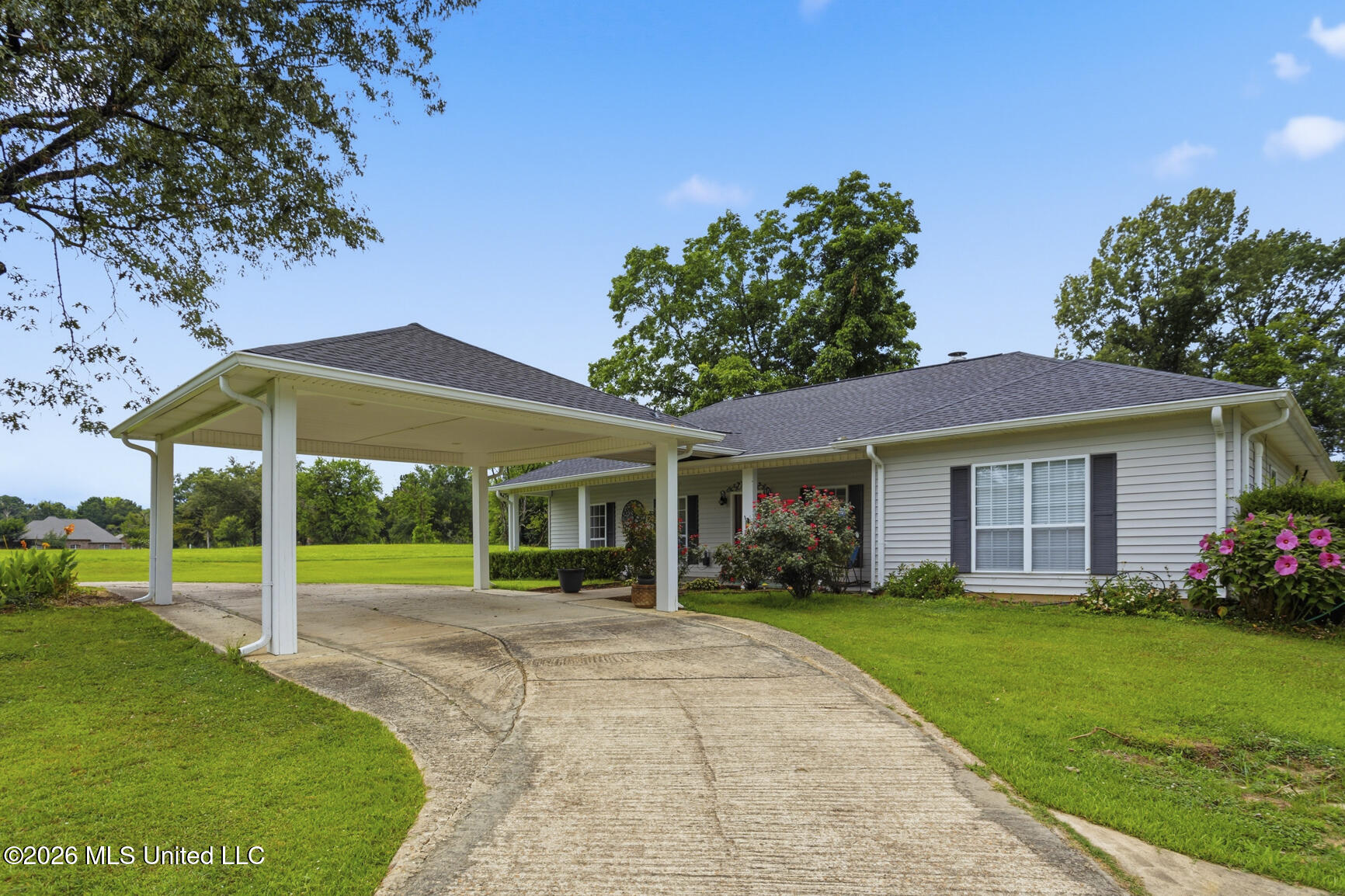 512 Stokes Road Property Photo 4