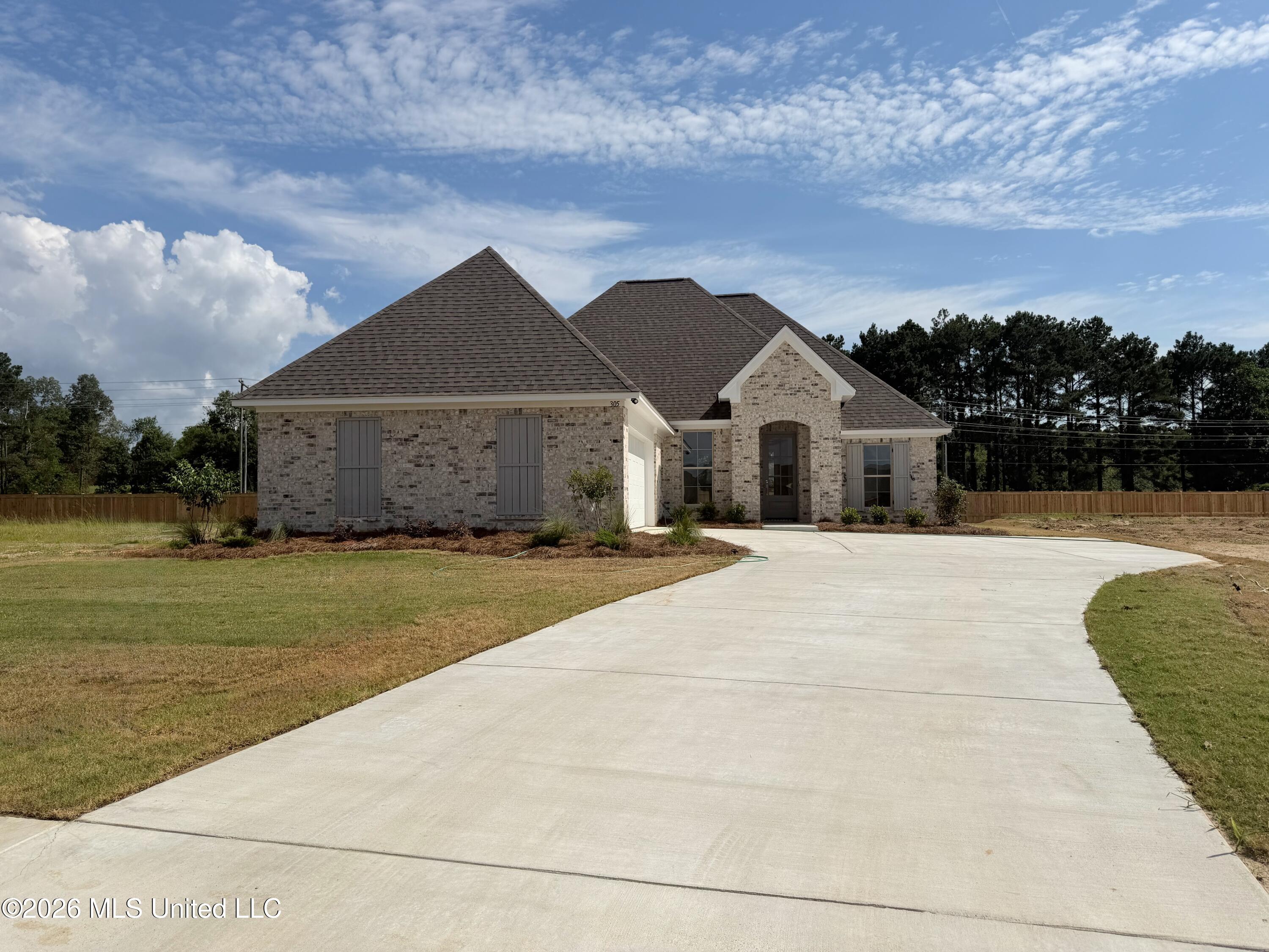 305 Mesa Cove Property Photo 1