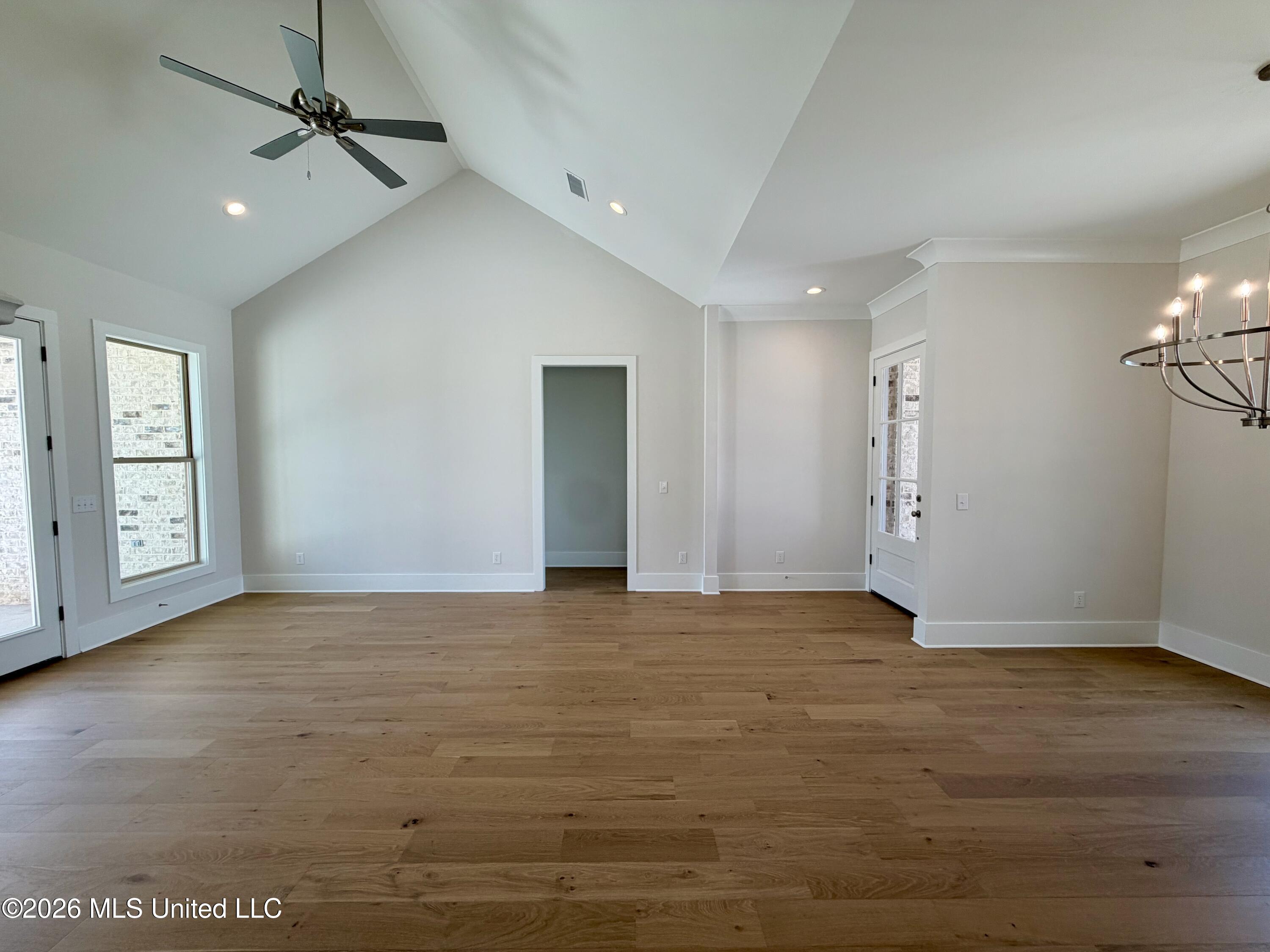 305 Mesa Cove Property Photo 4