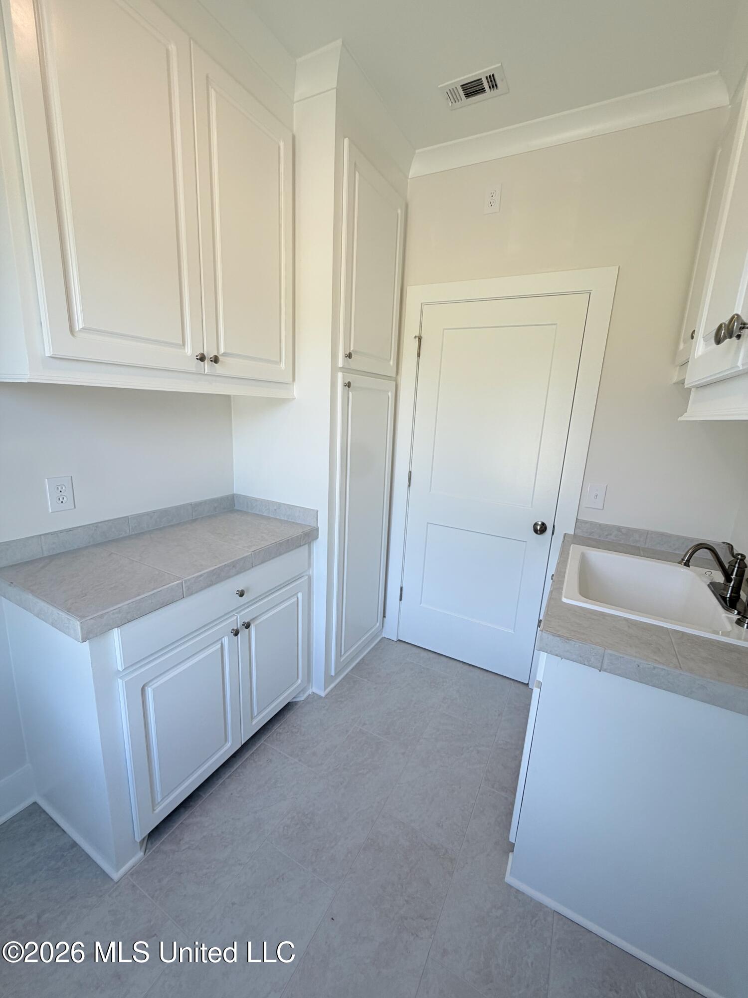 305 Mesa Cove Property Photo 27