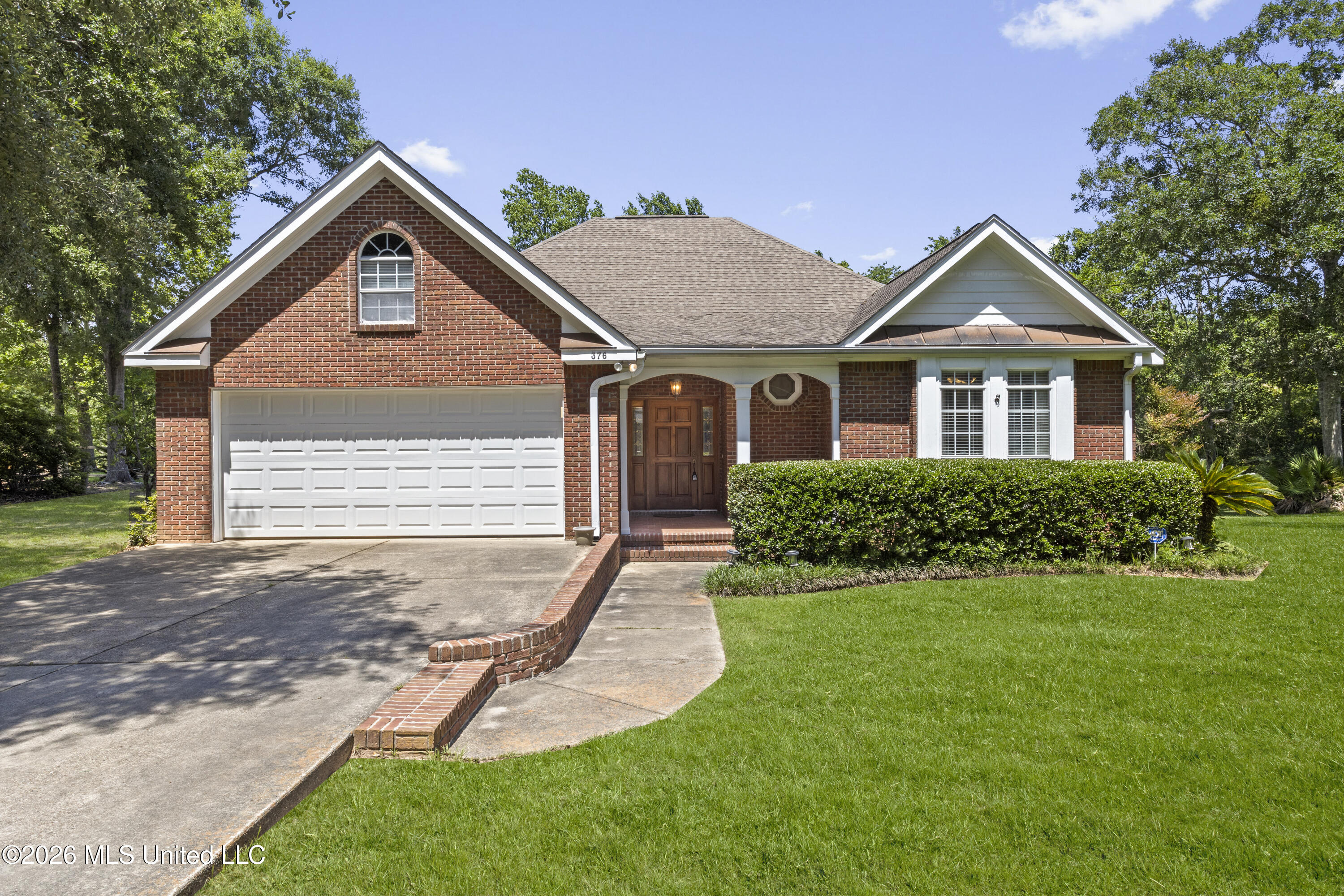 376 Lakeview Boulevard Property Photo 2