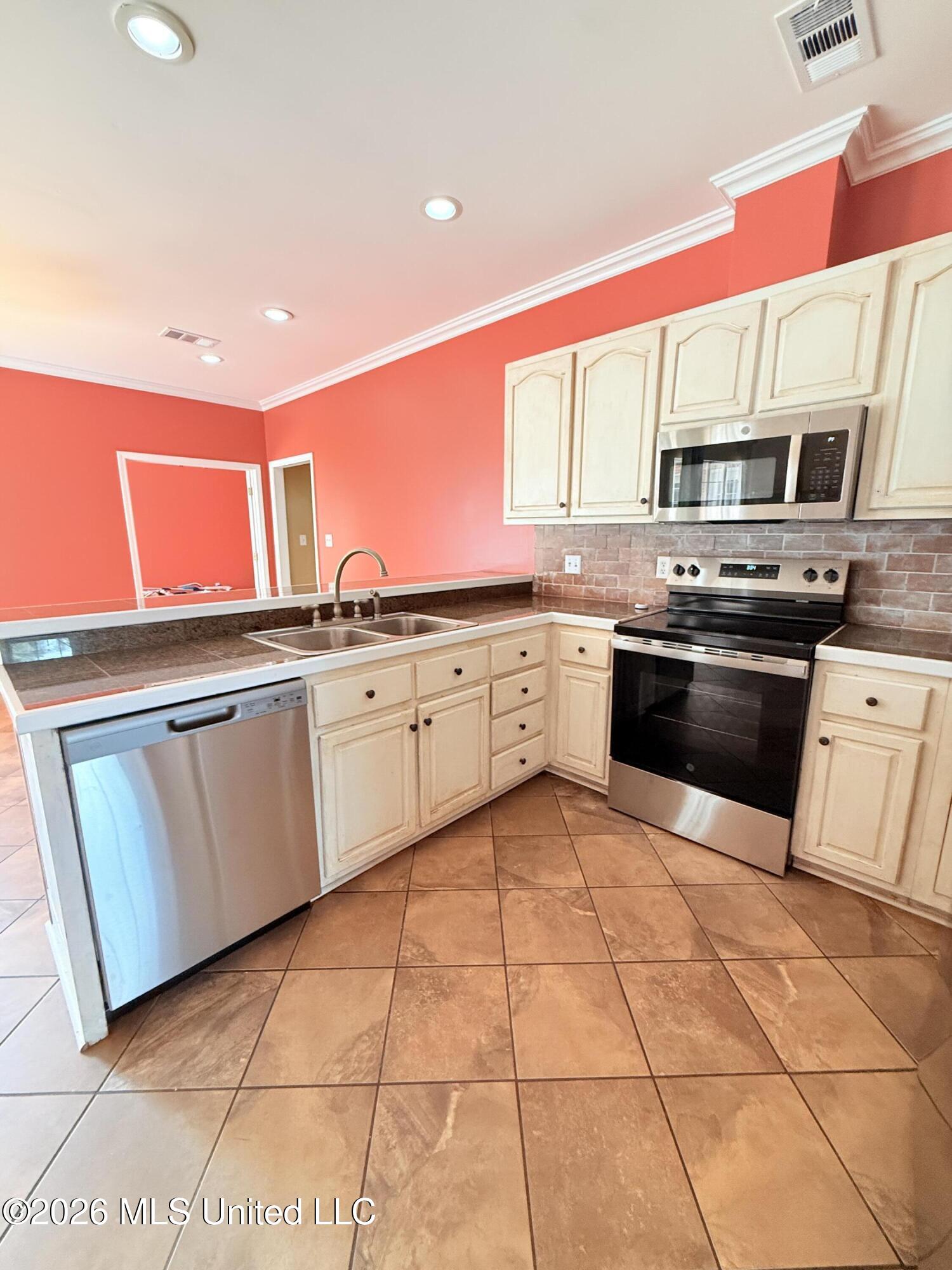 2465 Pryor Street Property Photo 4