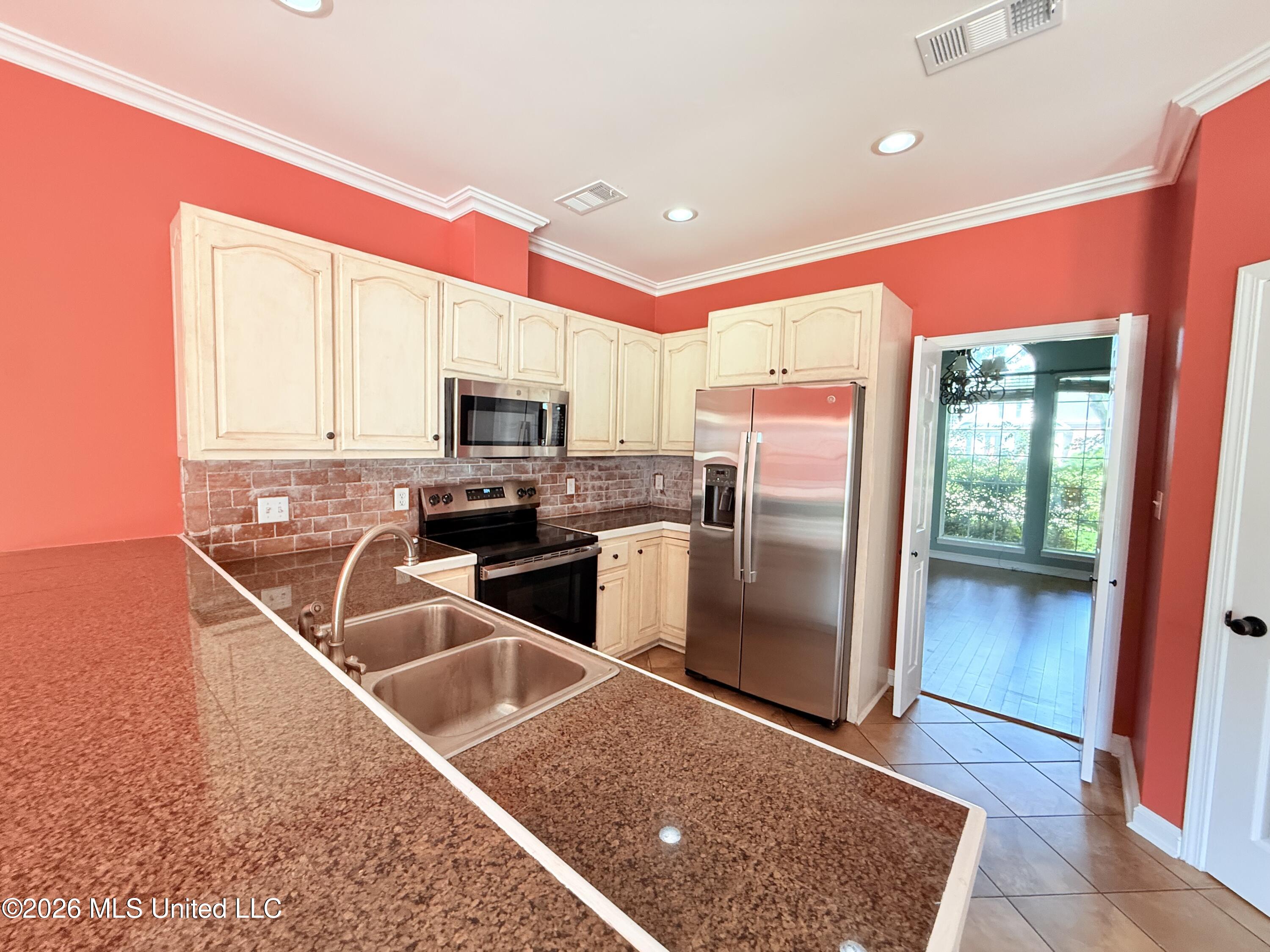 2465 Pryor Street Property Photo 5