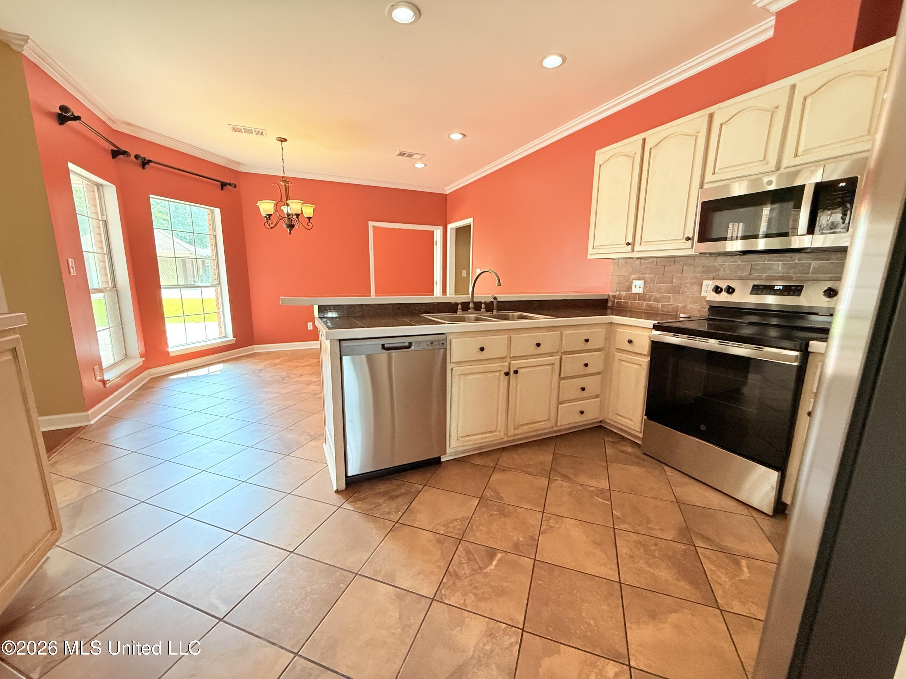 2465 Pryor Street Property Photo 6