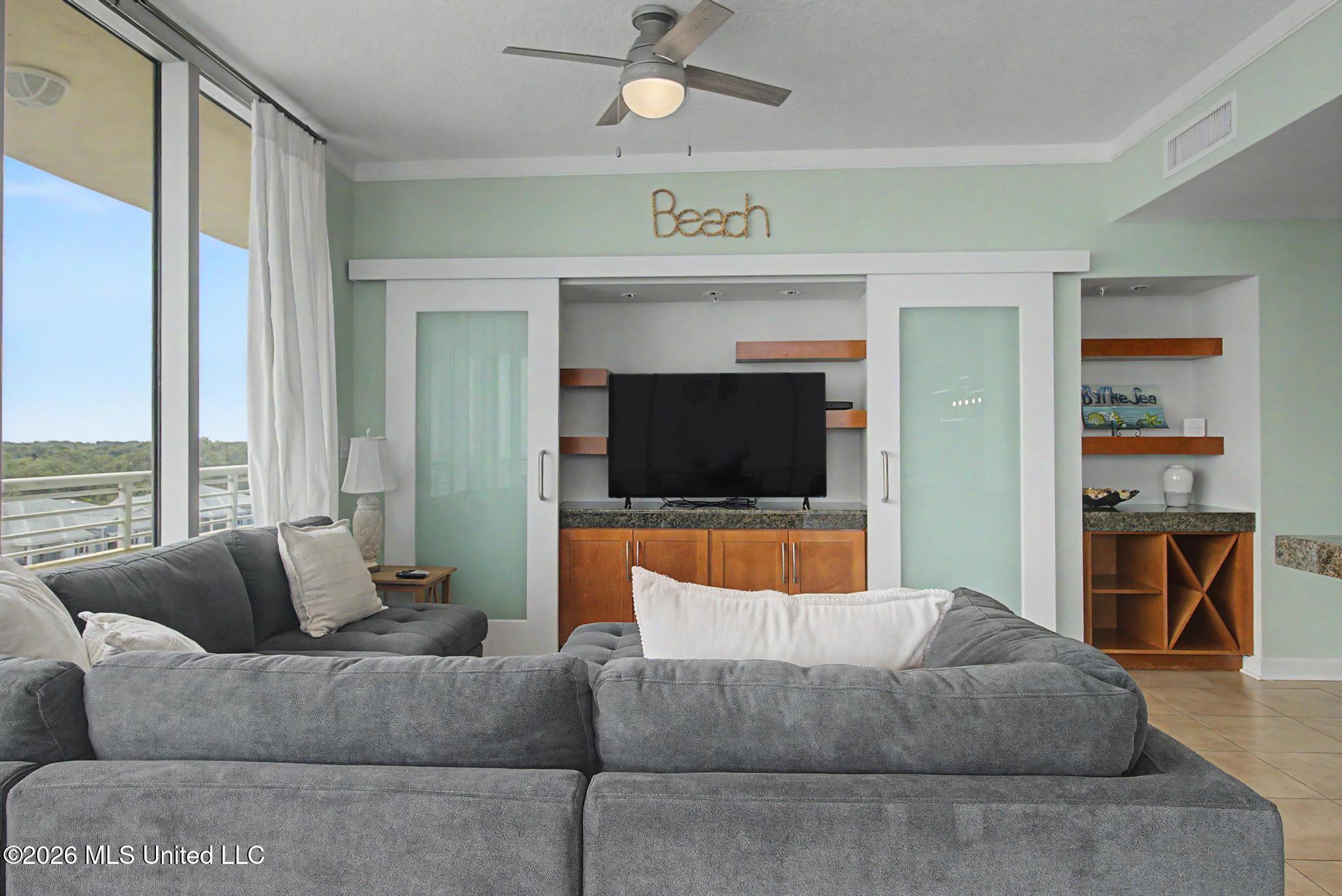 2060 Beach Boulevard Property Photo 8