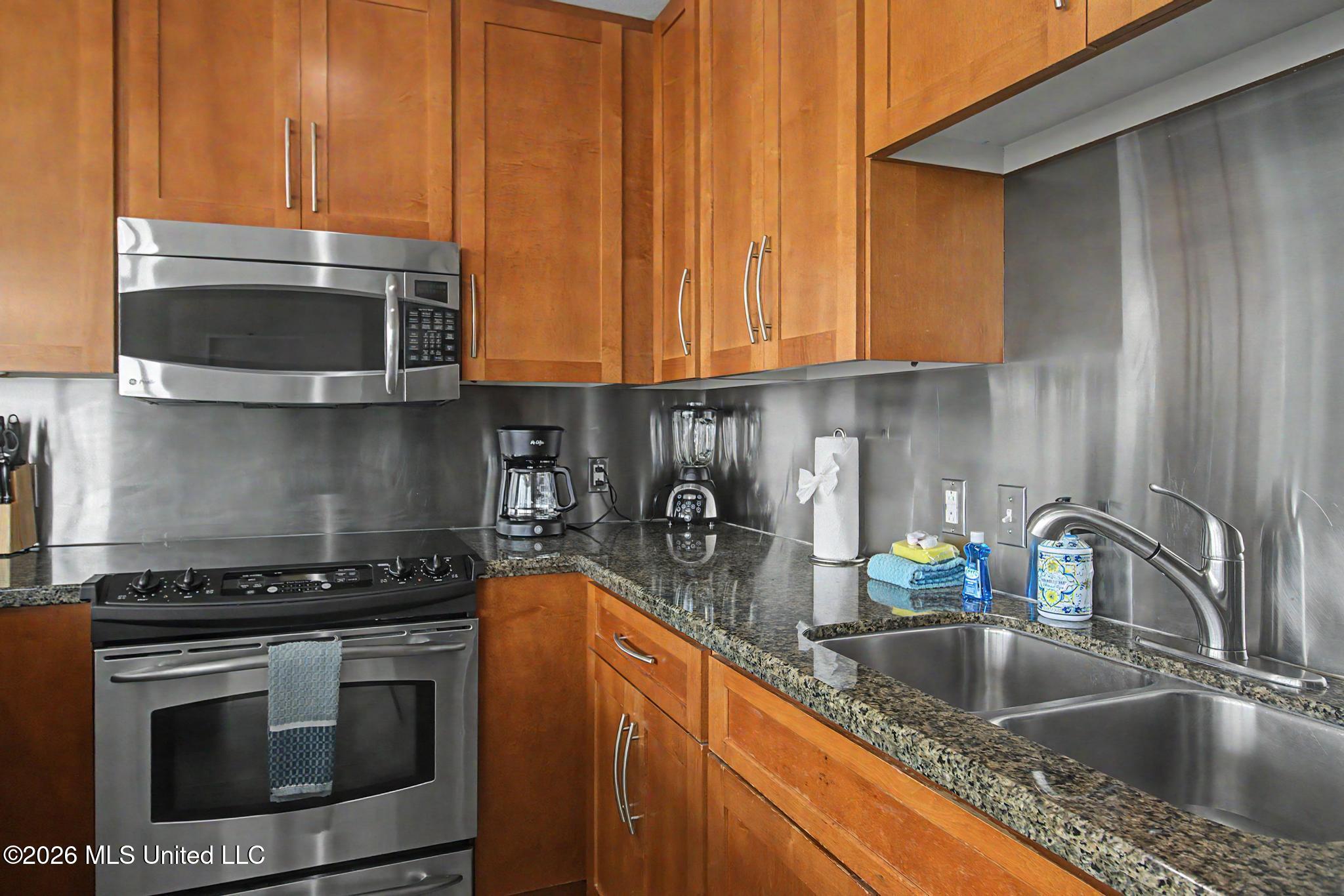 2060 Beach Boulevard Property Photo 12