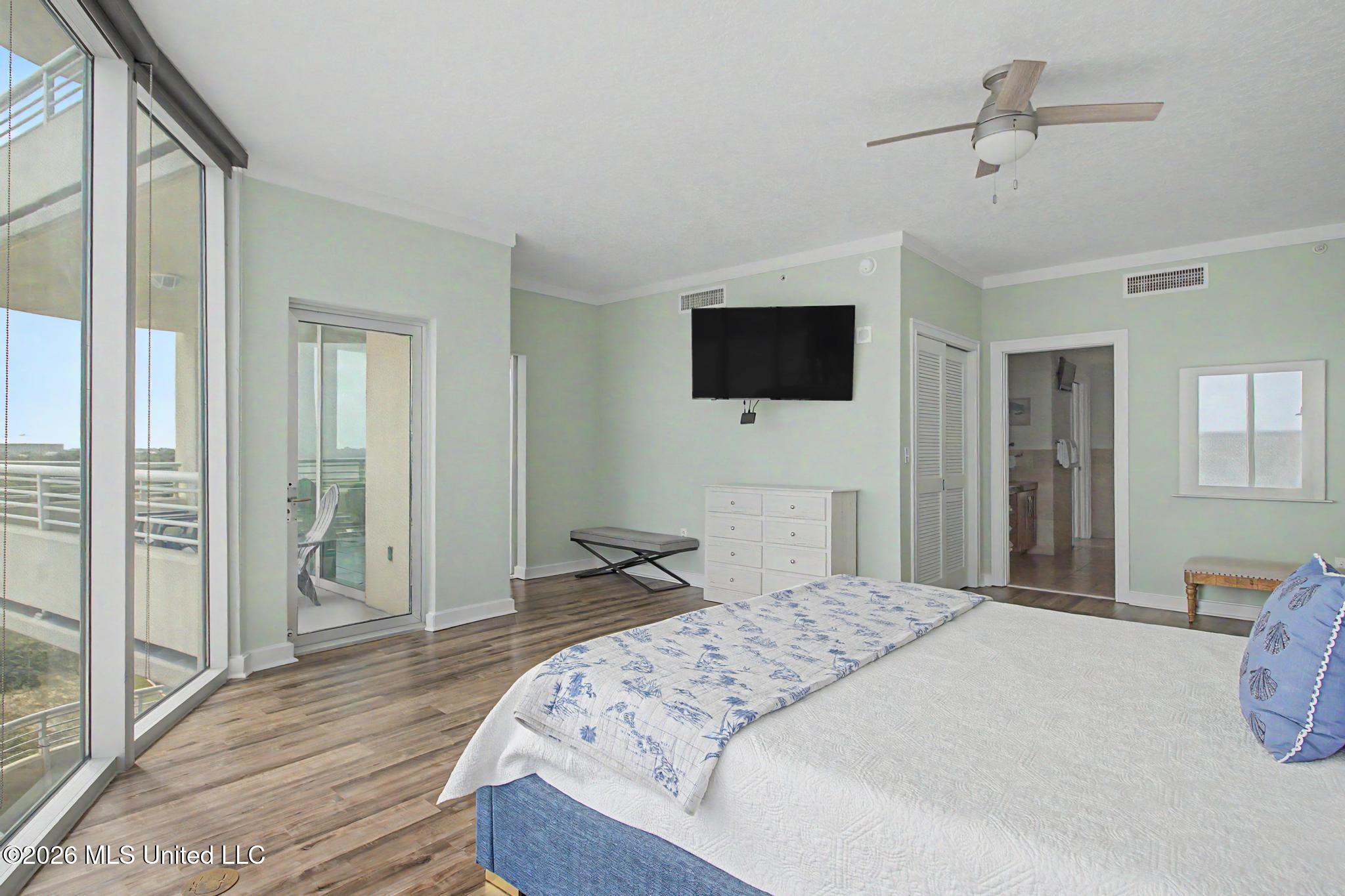 2060 Beach Boulevard Property Photo 16