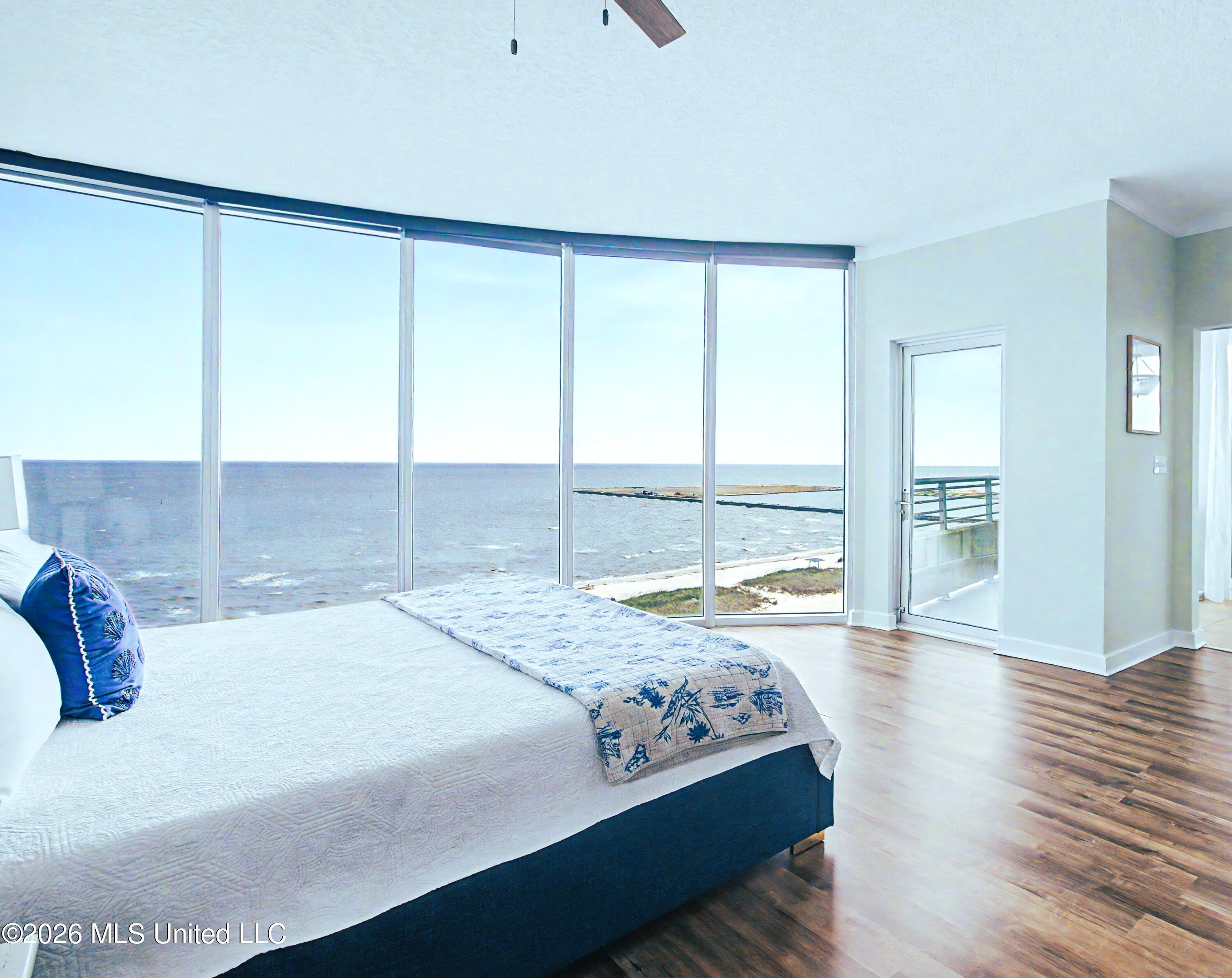 2060 Beach Boulevard Property Photo 17
