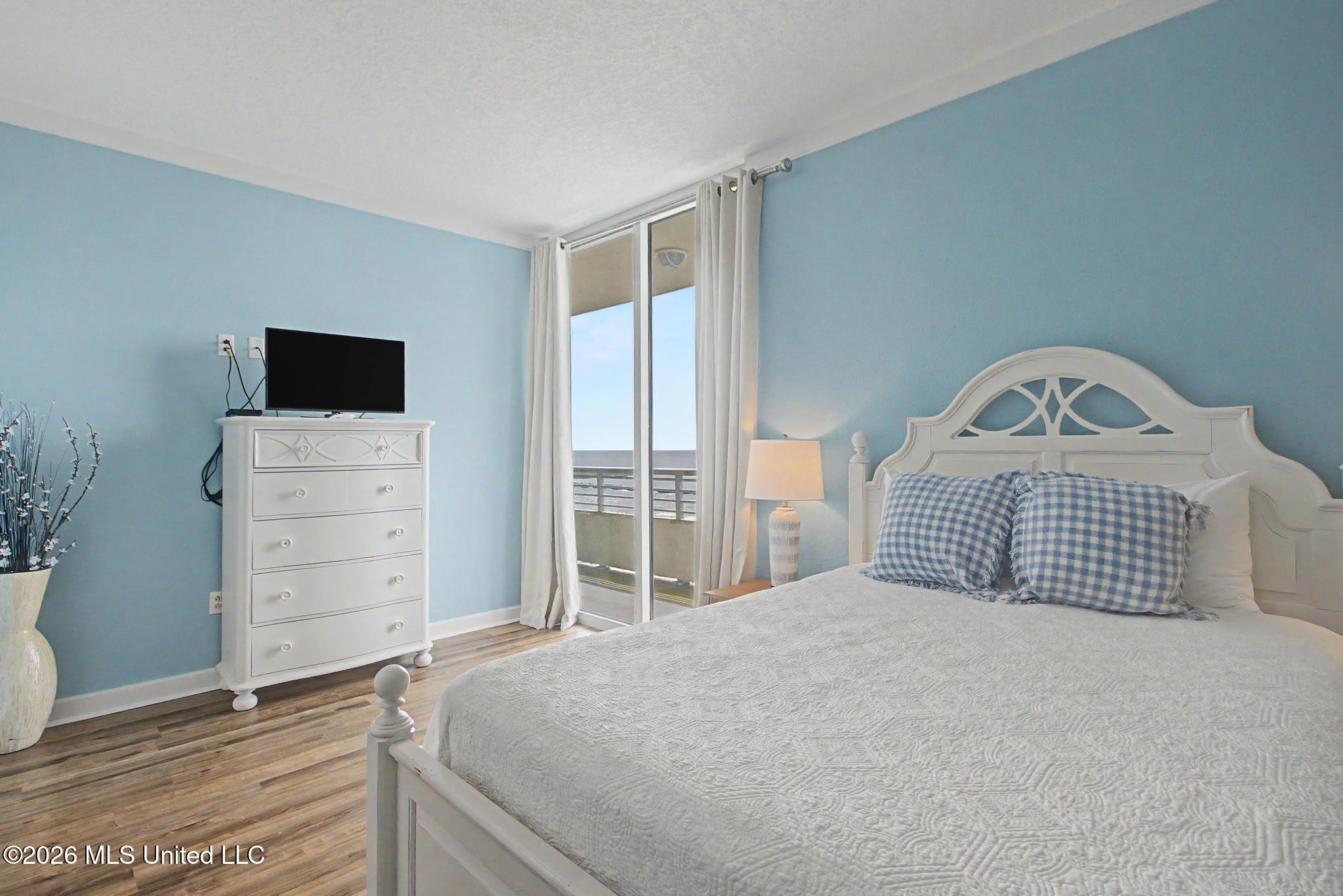 2060 Beach Boulevard Property Photo 22