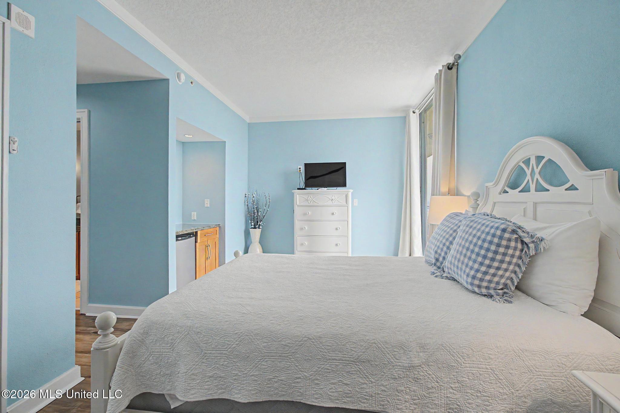 2060 Beach Boulevard Property Photo 23