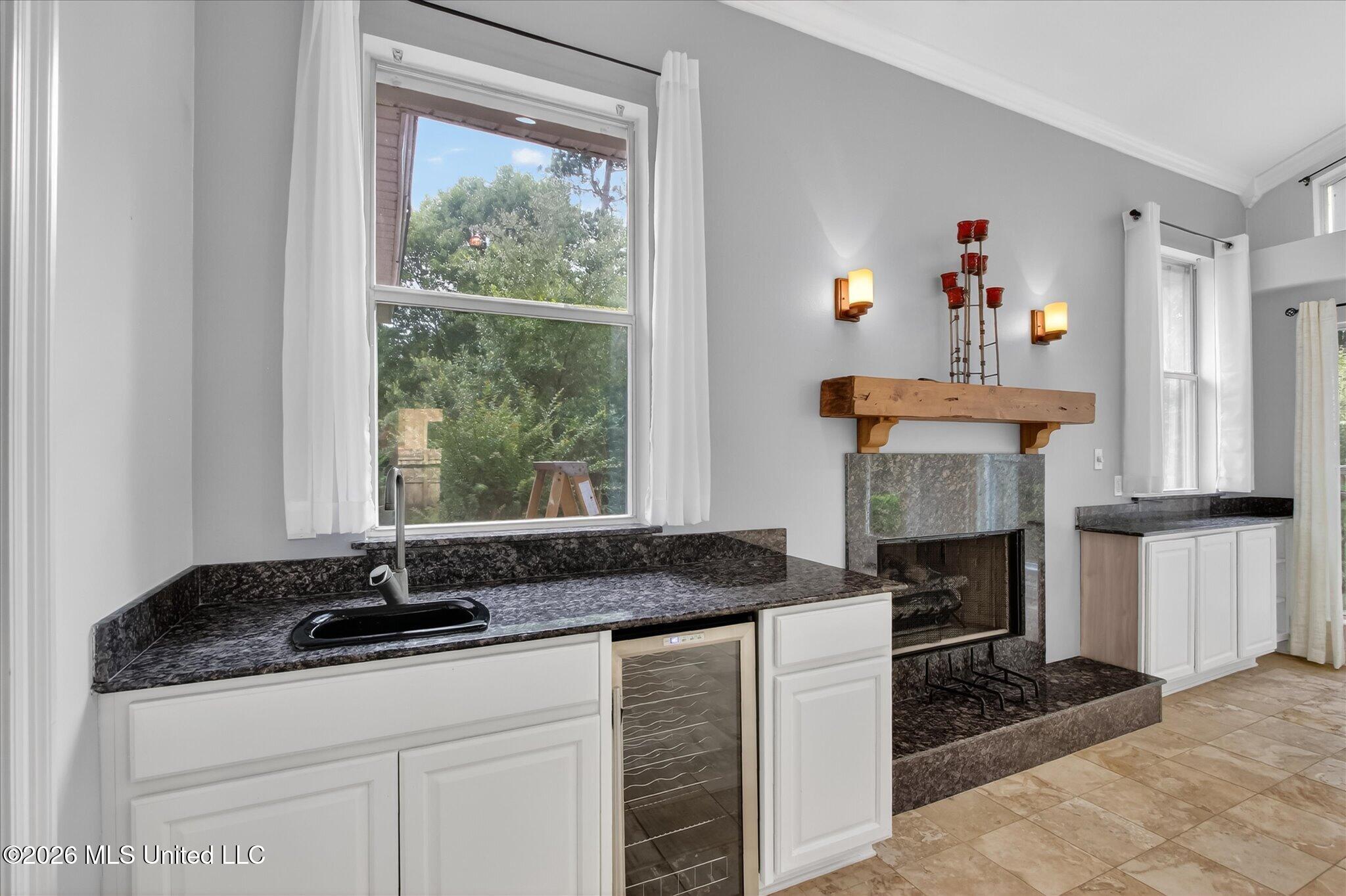 6410 Iona Street Property Photo 8