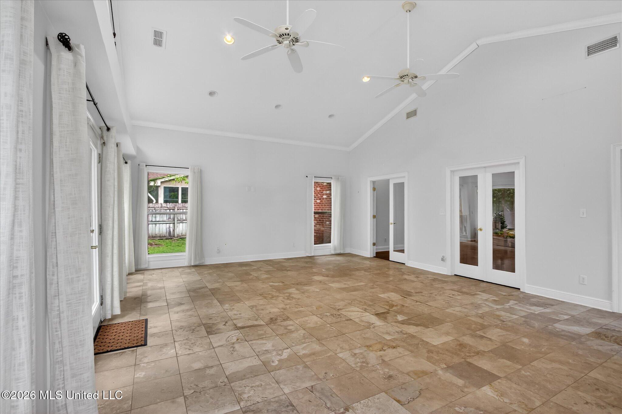 6410 Iona Street Property Photo 9