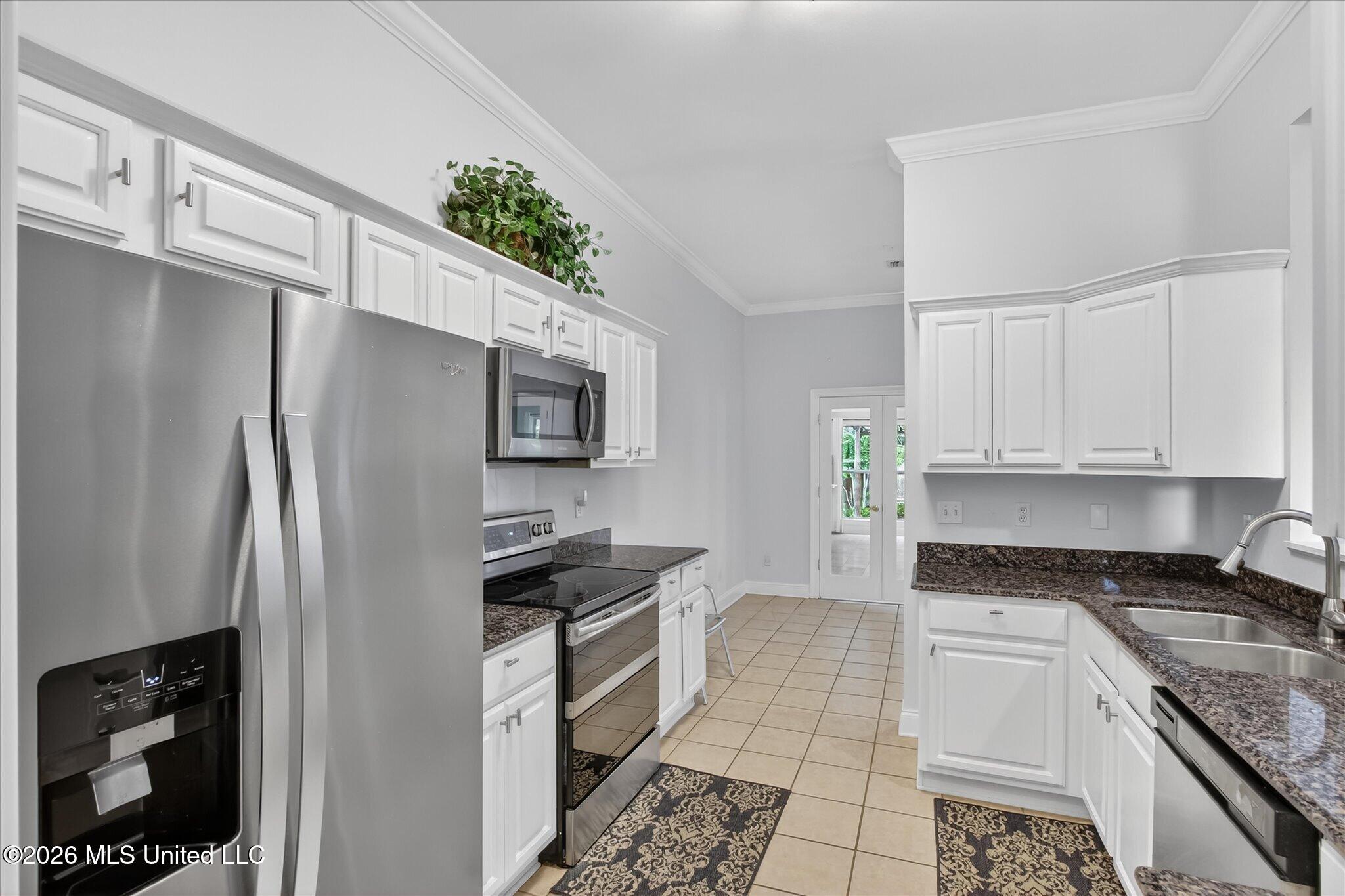 6410 Iona Street Property Photo 10