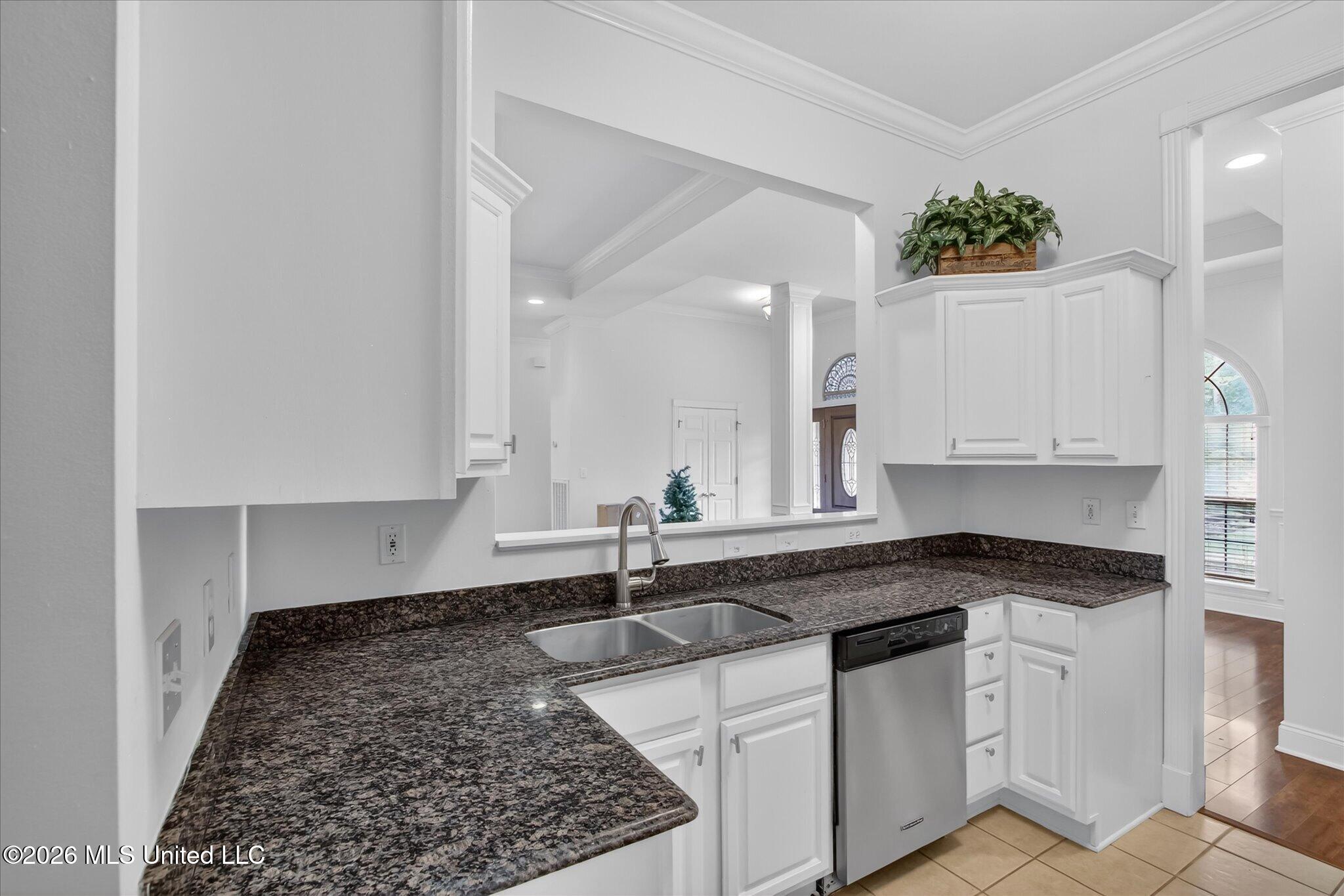 6410 Iona Street Property Photo 11