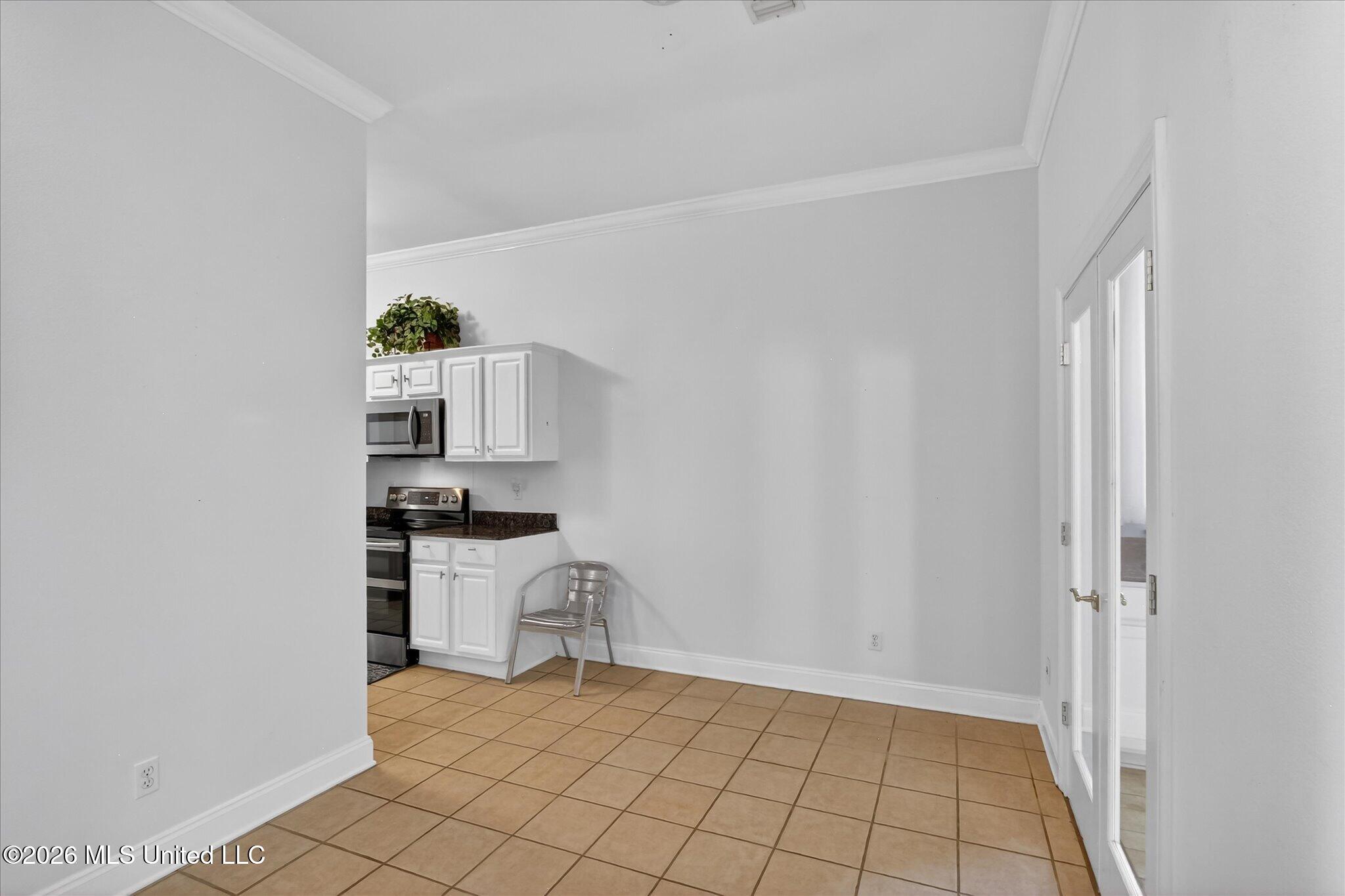 6410 Iona Street Property Photo 13