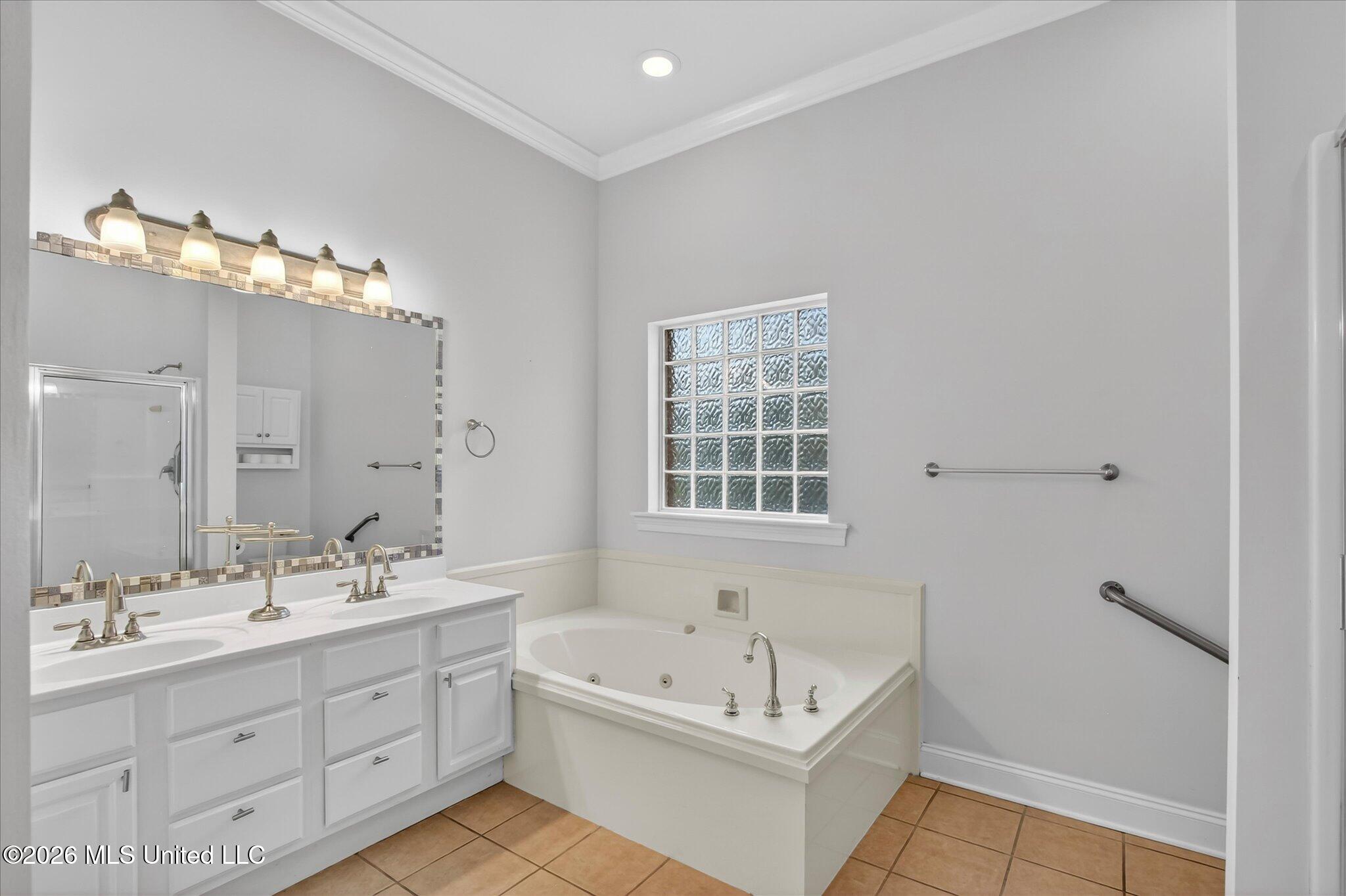 6410 Iona Street Property Photo 16