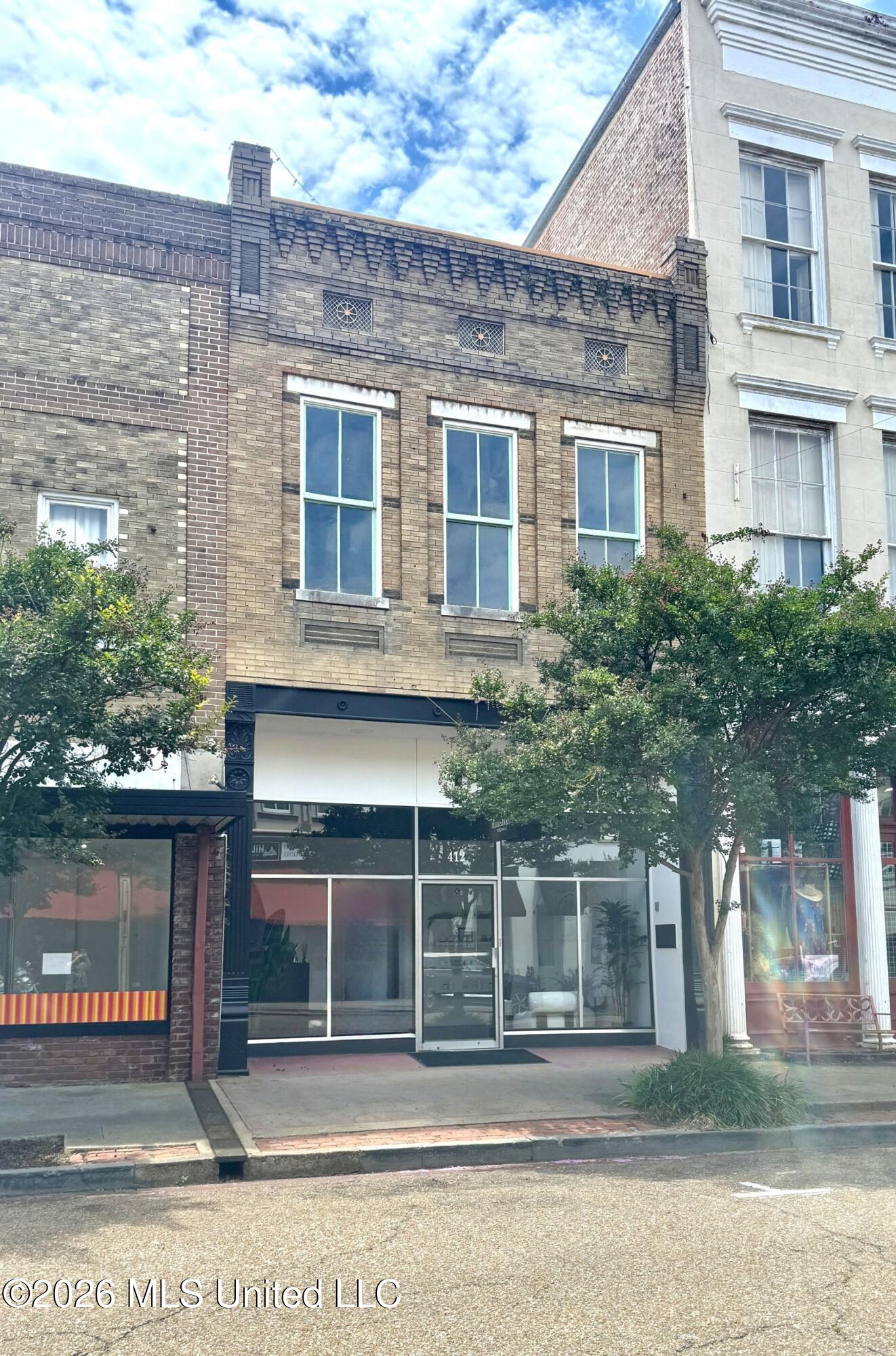 412 Main Street Property Photo 1