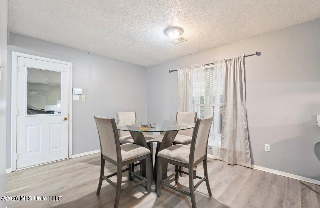 3880 Ivanhoe Drive Property Photo 9