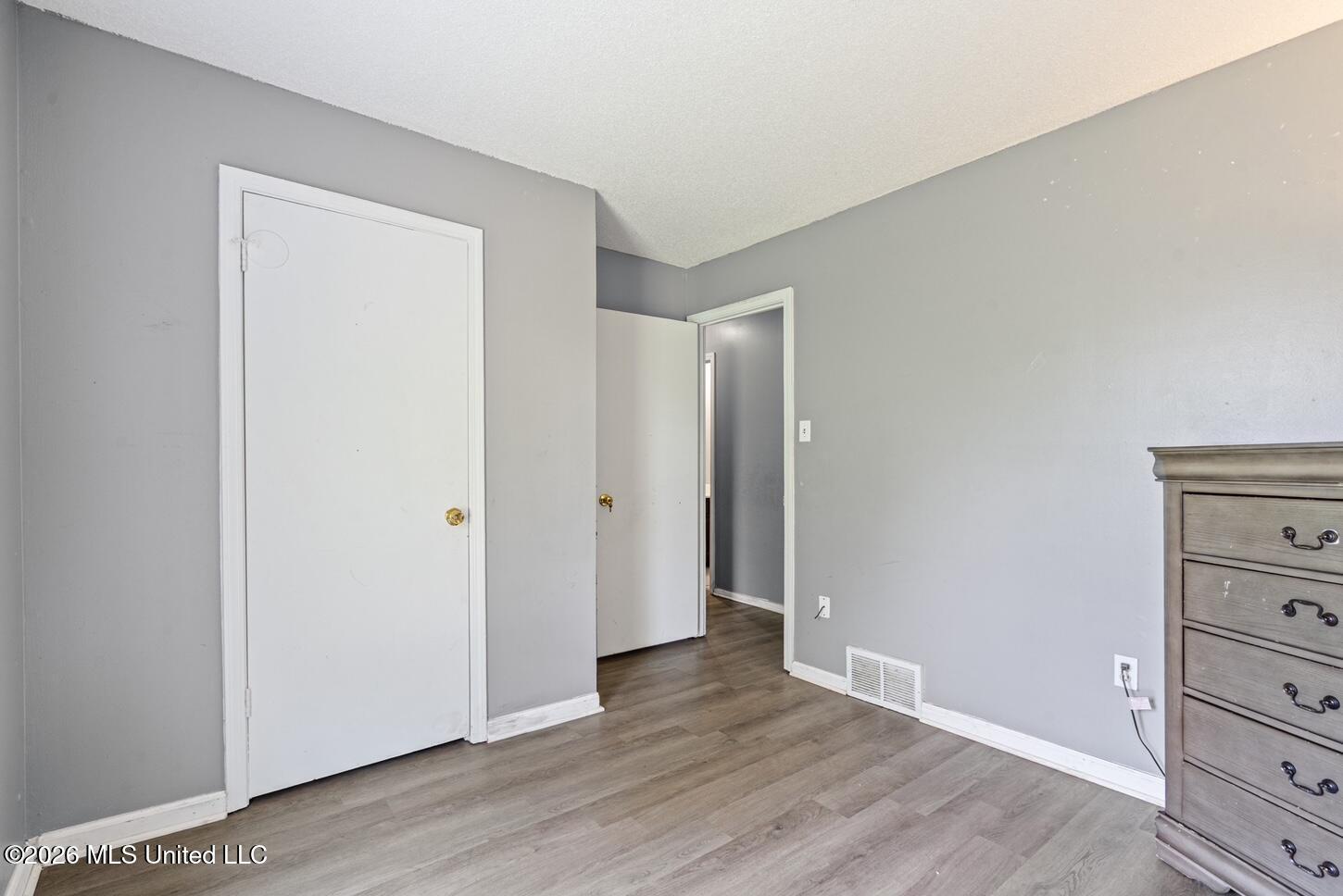 3880 Ivanhoe Drive Property Photo 14