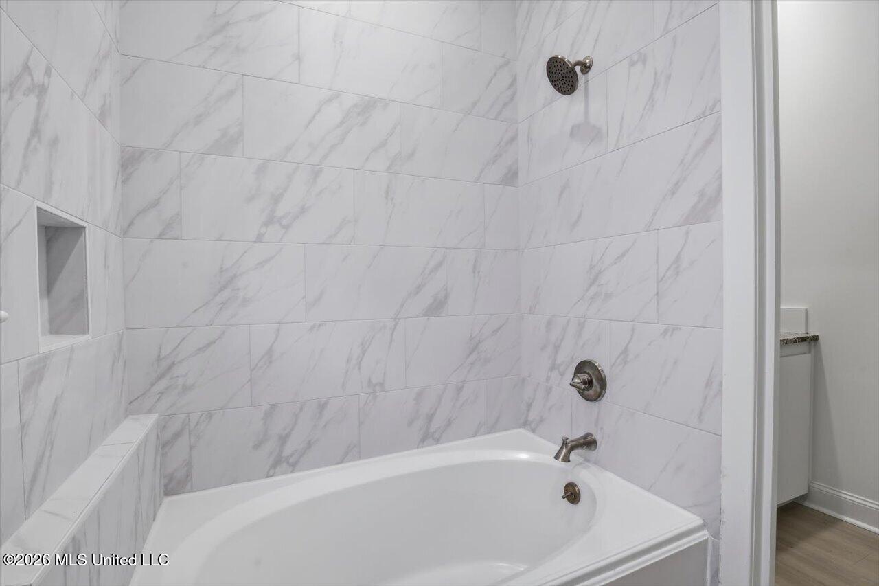 115 Camden Court Property Photo 34