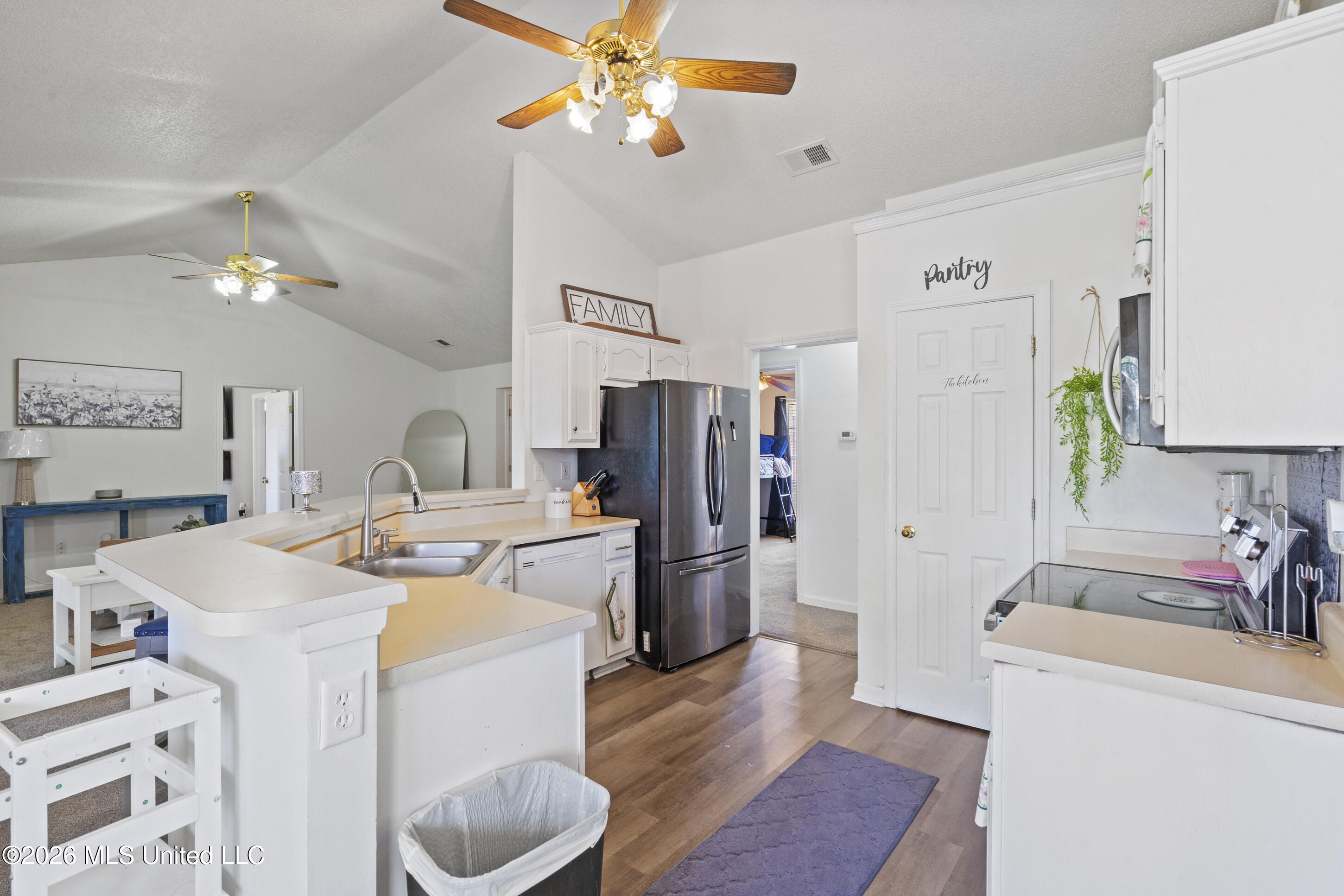 9022 Belmont Drive Property Photo 10