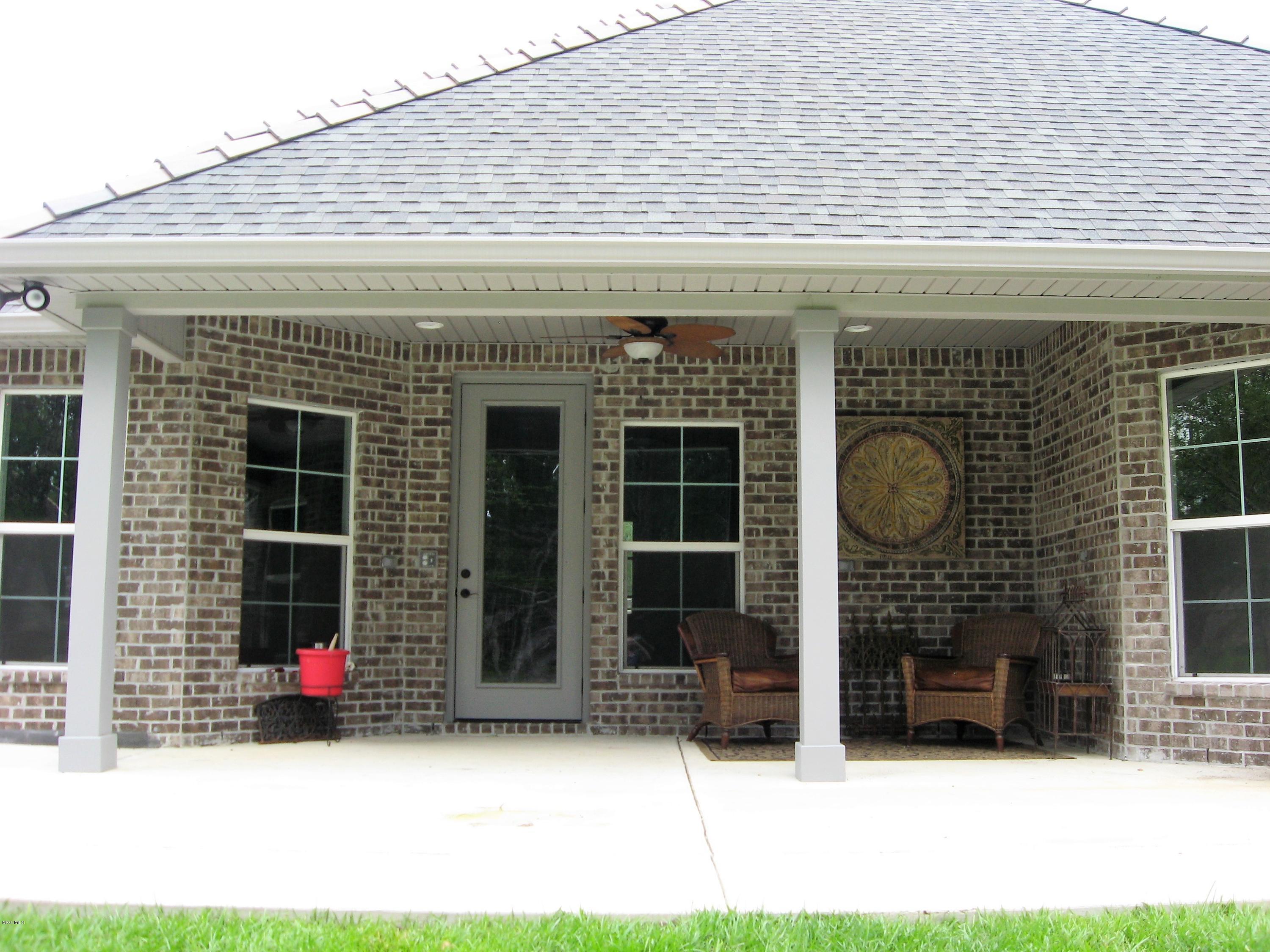 7444 Turnberry Drive Property Photo 3