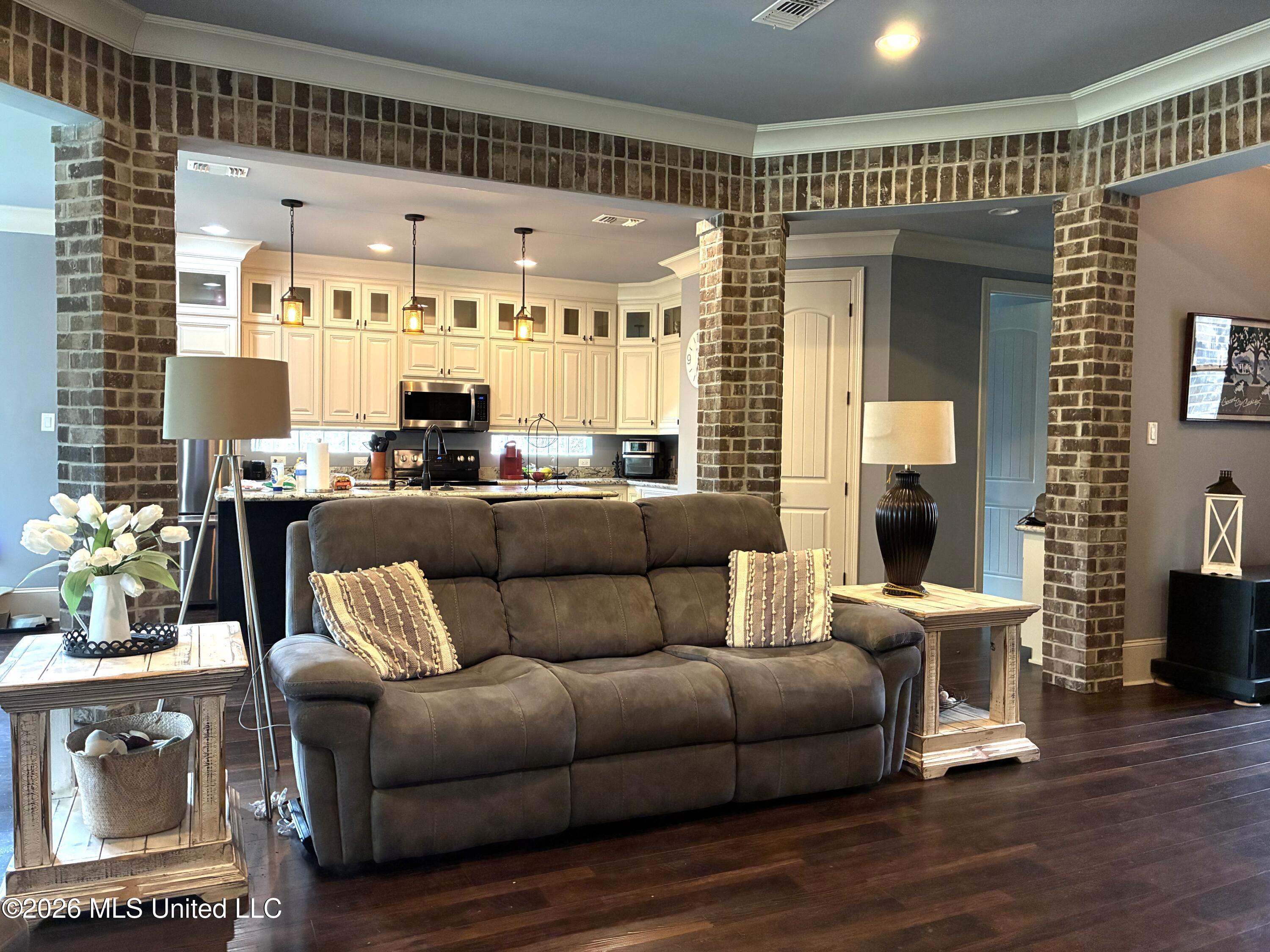7444 Turnberry Drive Property Photo 7