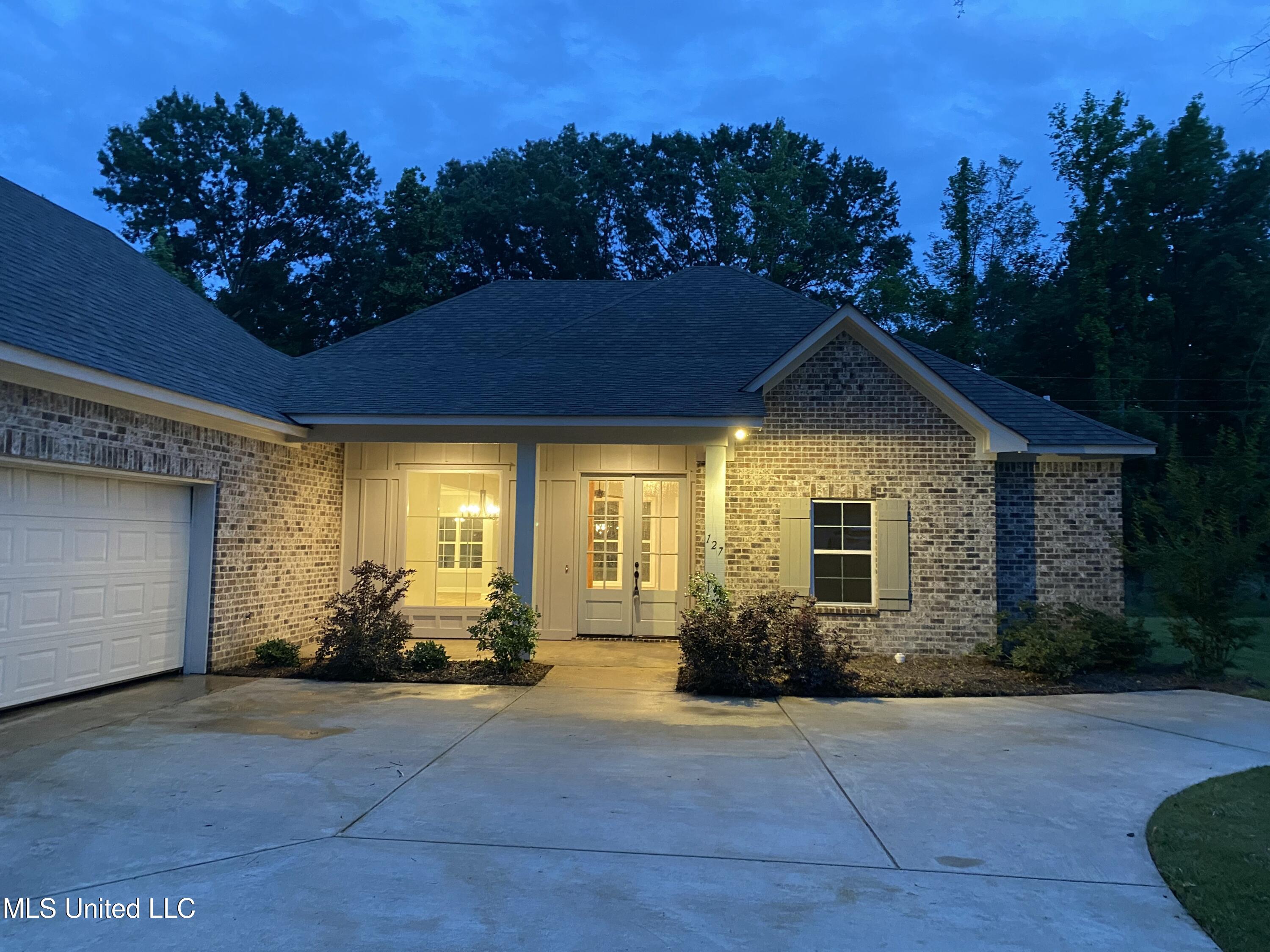 127 Salus Bend Property Photo 2