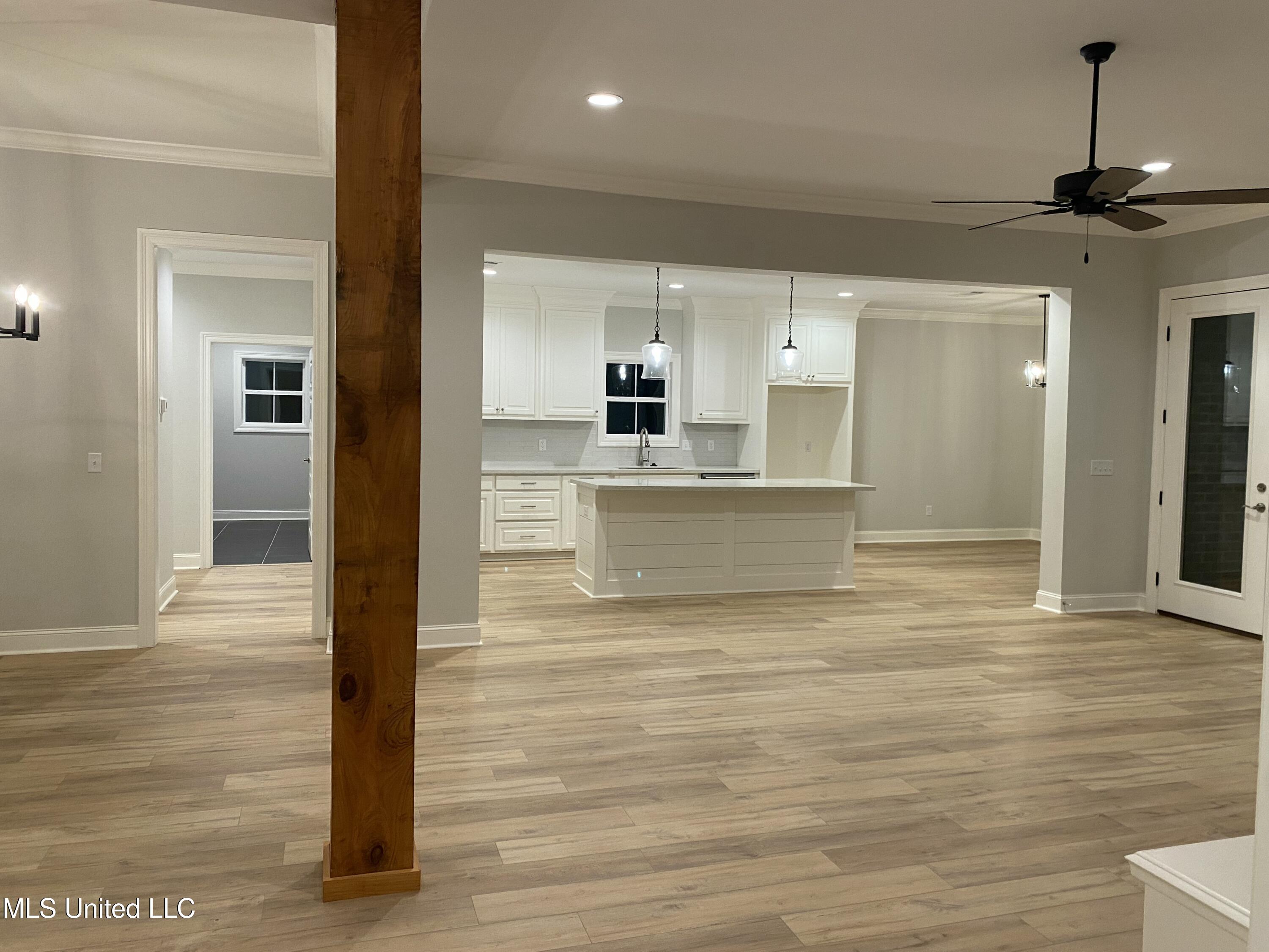 127 Salus Bend Property Photo 5