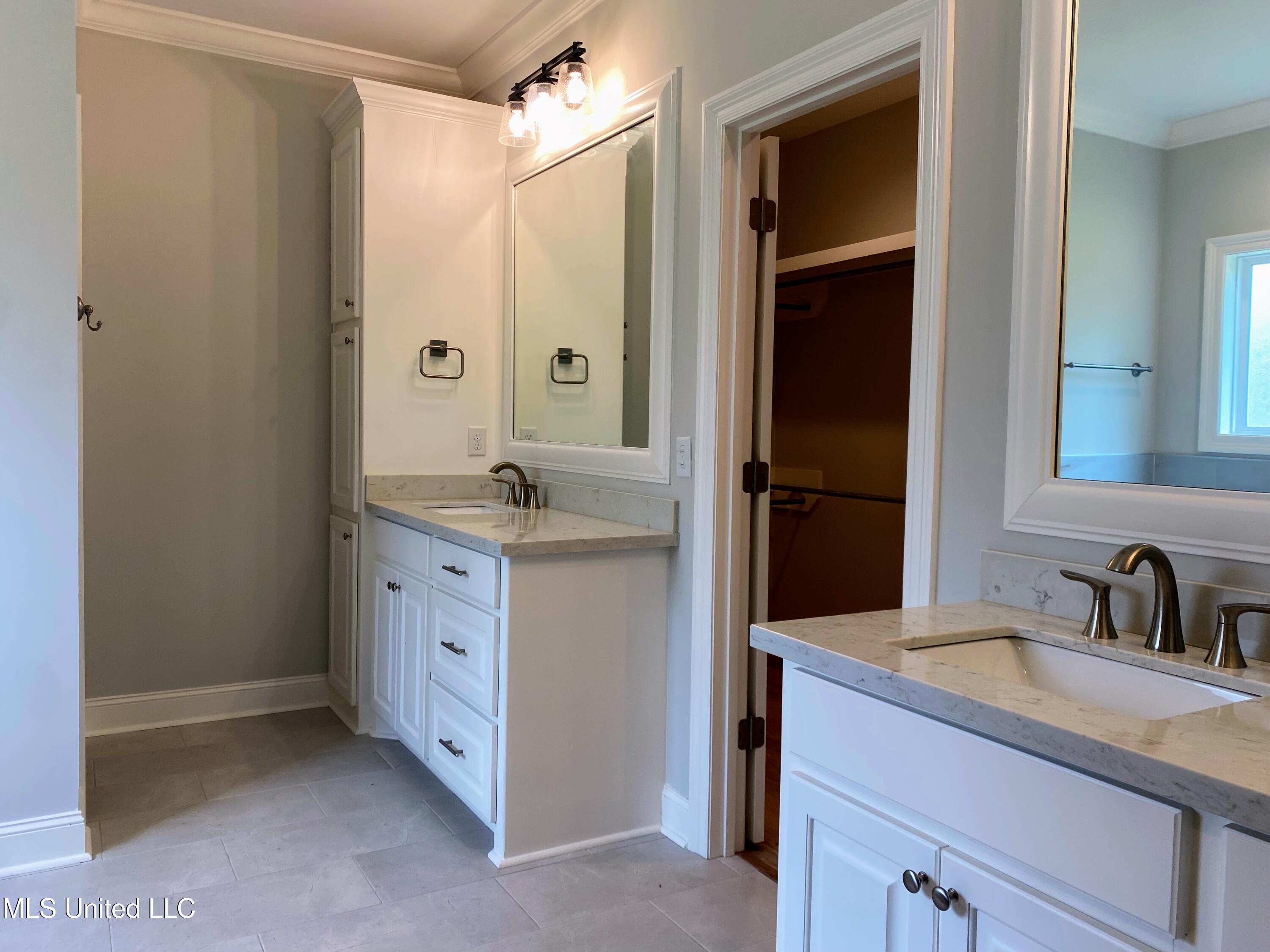 127 Salus Bend Property Photo 8