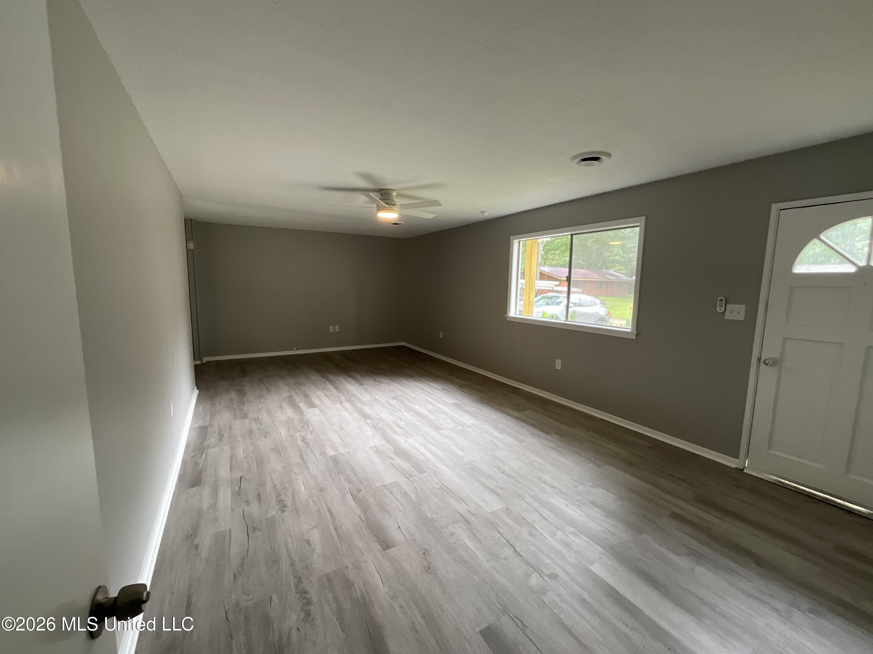 144 Glenside Drive Property Photo 4