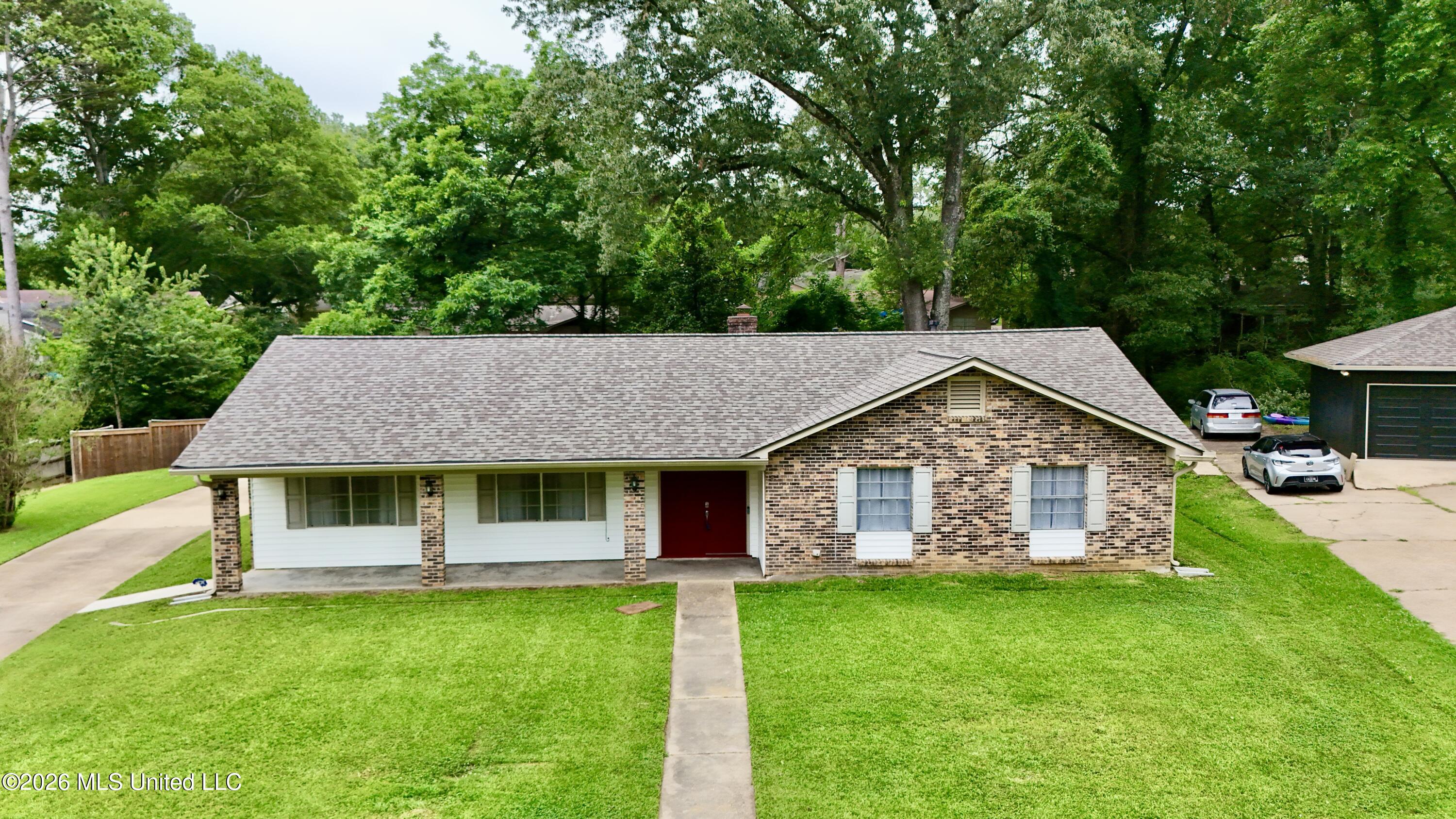 1206 Dartmoor Drive Property Photo 1