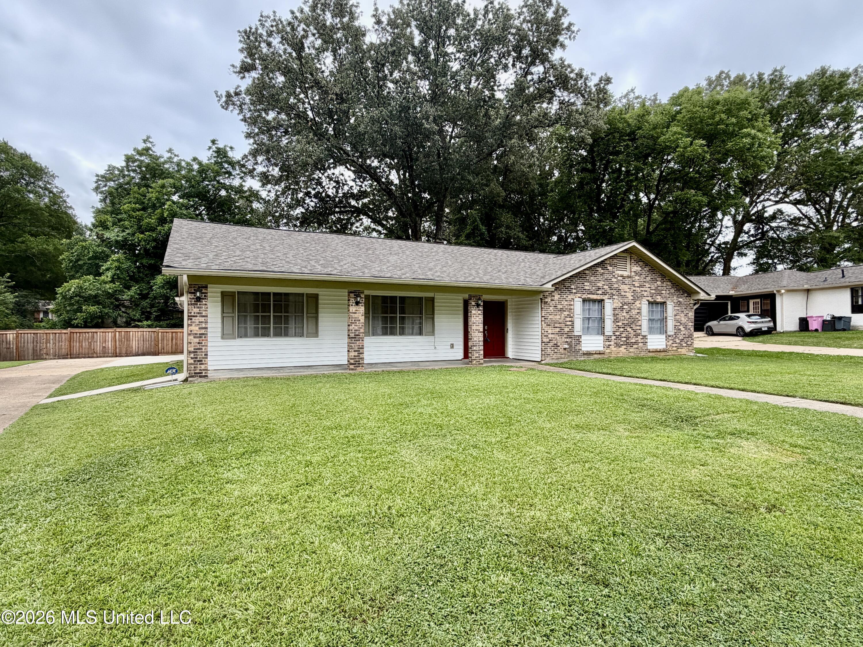 1206 Dartmoor Drive Property Photo 4