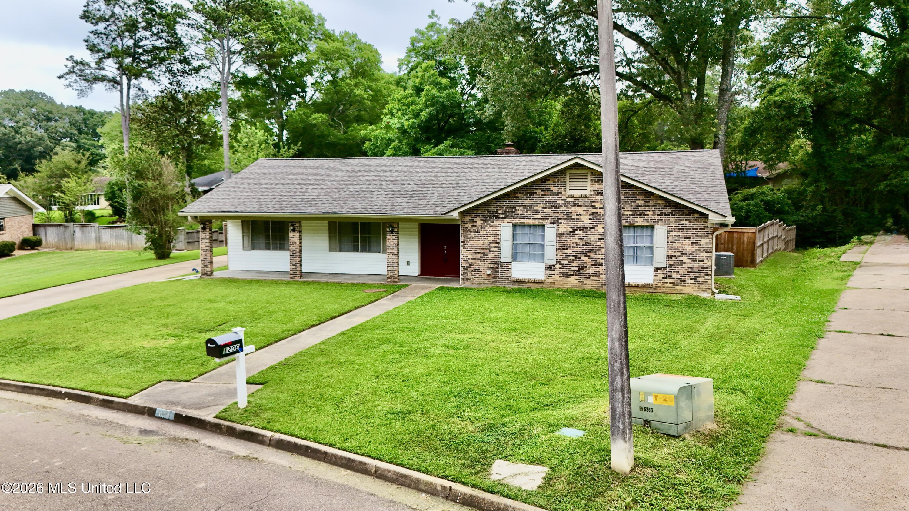 1206 Dartmoor Drive Property Photo 7